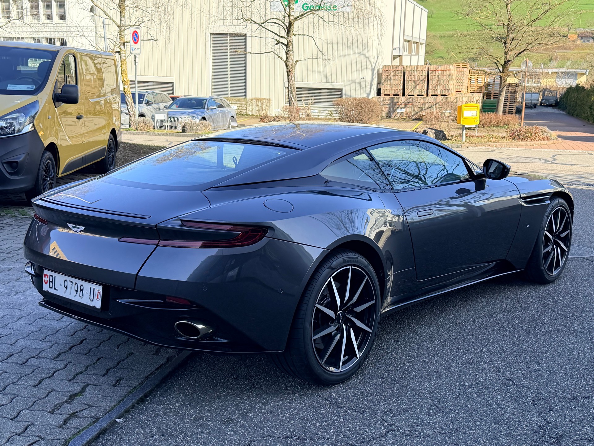 ASTON MARTIN DB11 V12 Touchtronic 3-showroom-element-2