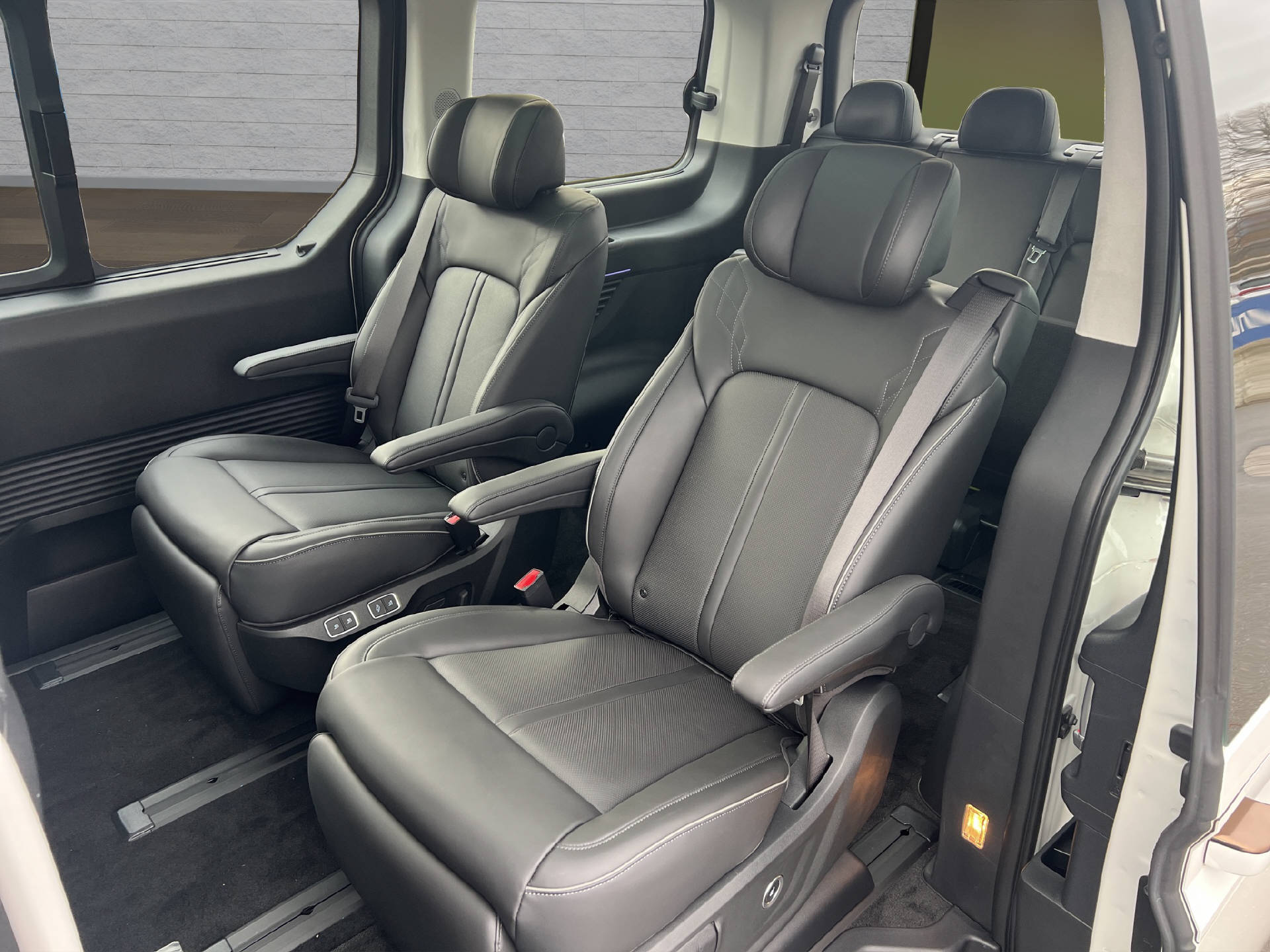 HYUNDAI Staria Premium 1.6 GDi HEV Vertex-image-11