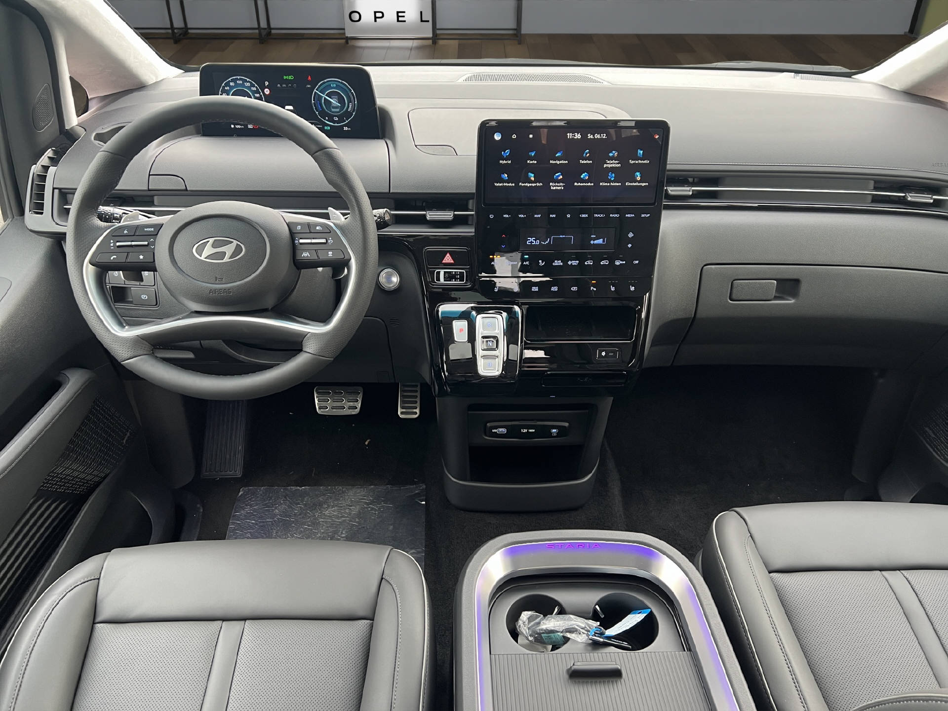 HYUNDAI Staria Premium 1.6 GDi HEV Vertex-image-6
