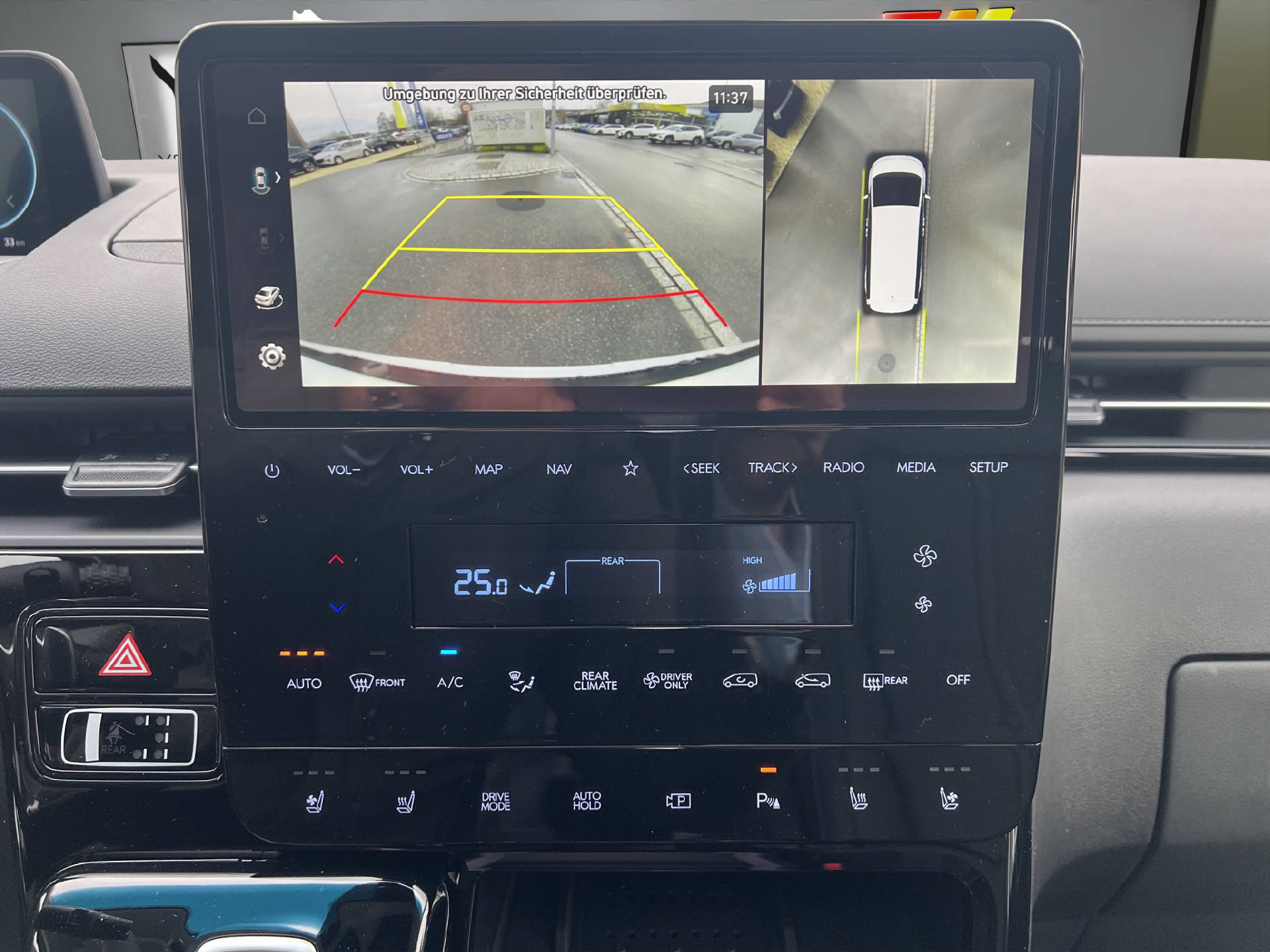 HYUNDAI Staria Premium 1.6 GDi HEV Vertex-image-9