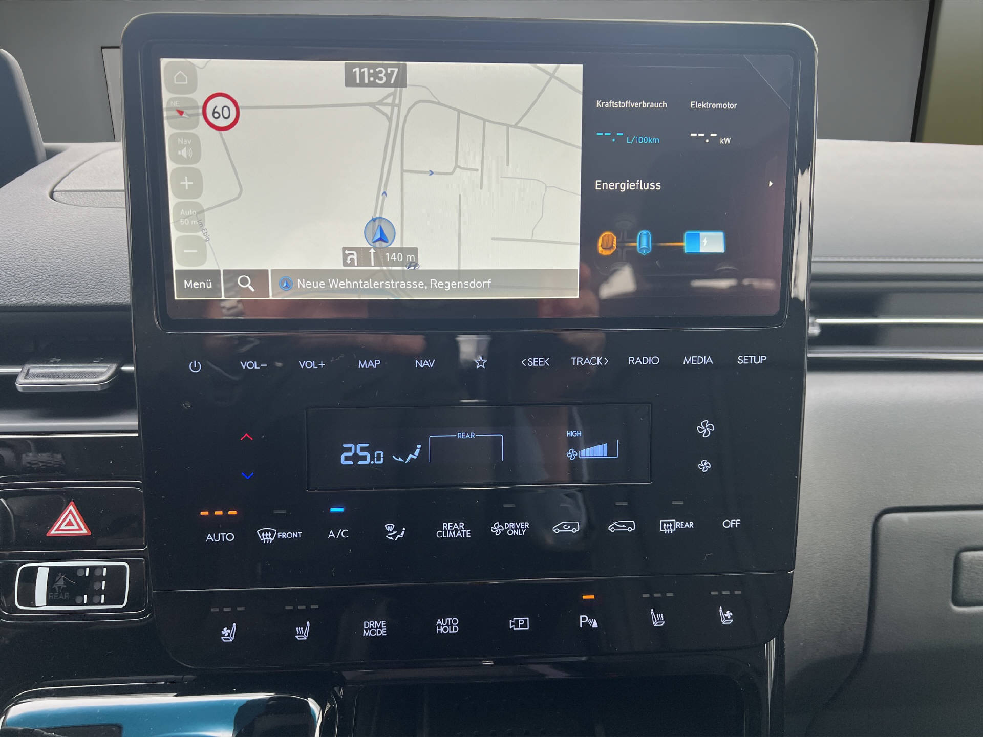 HYUNDAI Staria Premium 1.6 GDi HEV Vertex-image-8