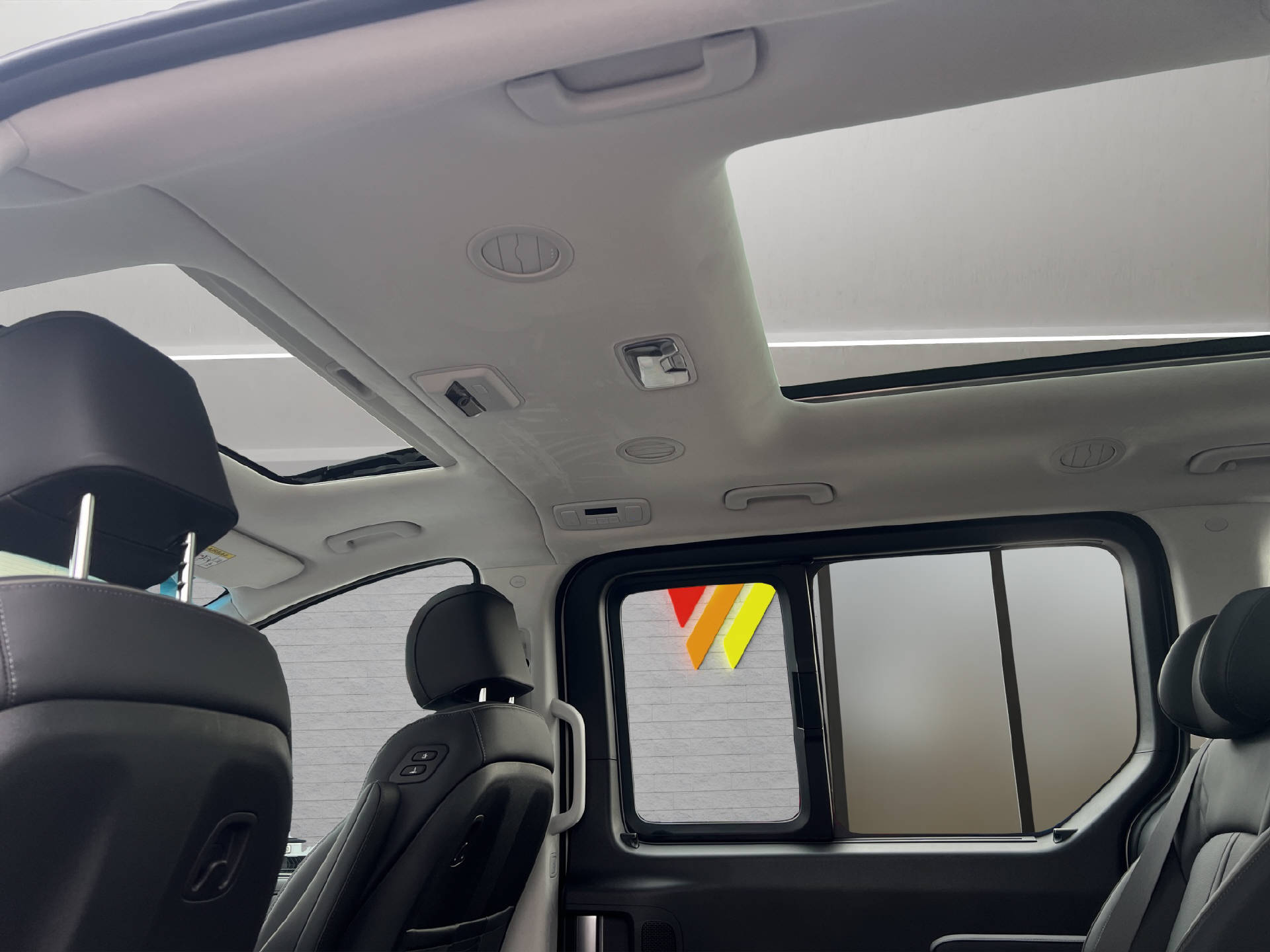 HYUNDAI Staria Premium 1.6 GDi HEV Vertex-image-10