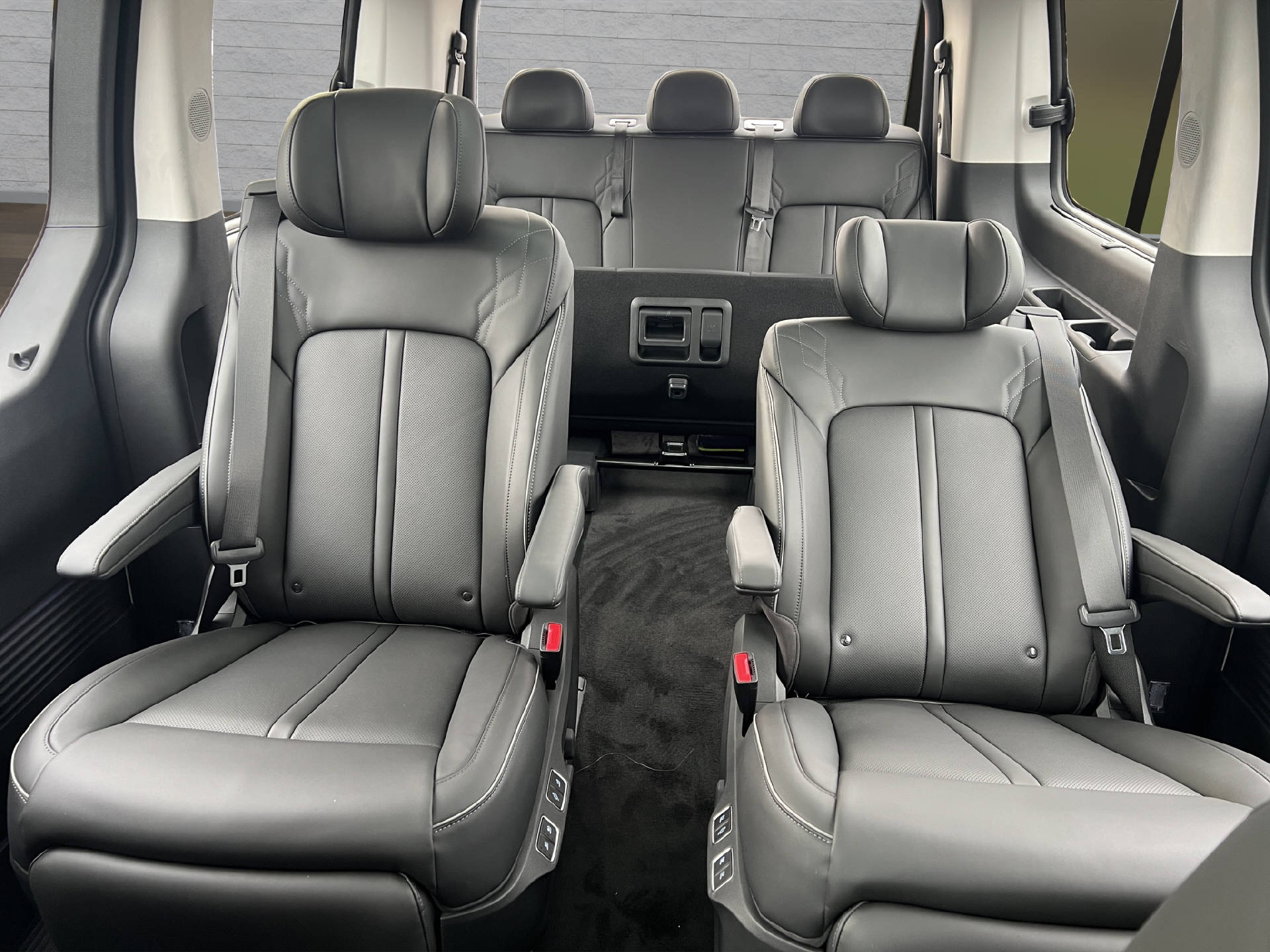 HYUNDAI Staria Premium 1.6 GDi HEV Vertex-image-12