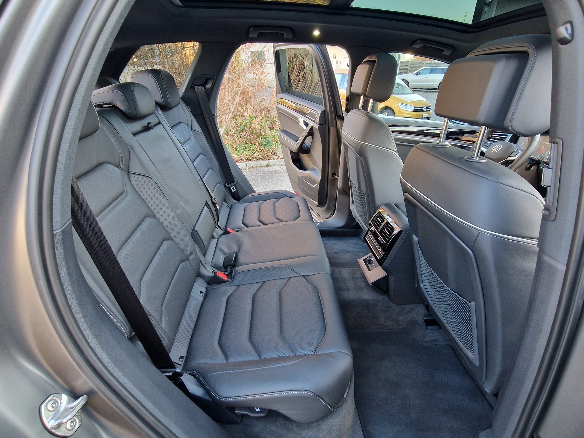 VW Touareg 3.0 TDI 286PS R-Line Tiptronicmit 5 Jahre 100tkm VW Werksgarantie-image-9