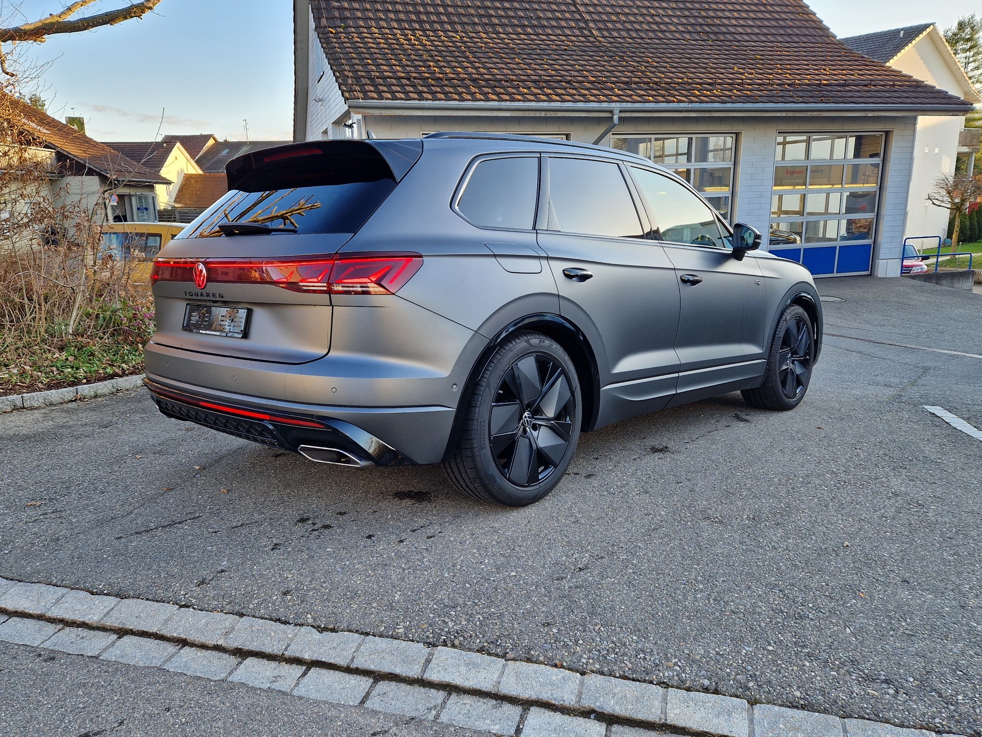 VW Touareg 3.0 TDI 286PS R-Line Tiptronicmit 5 Jahre 100tkm VW Werksgarantie-image-4