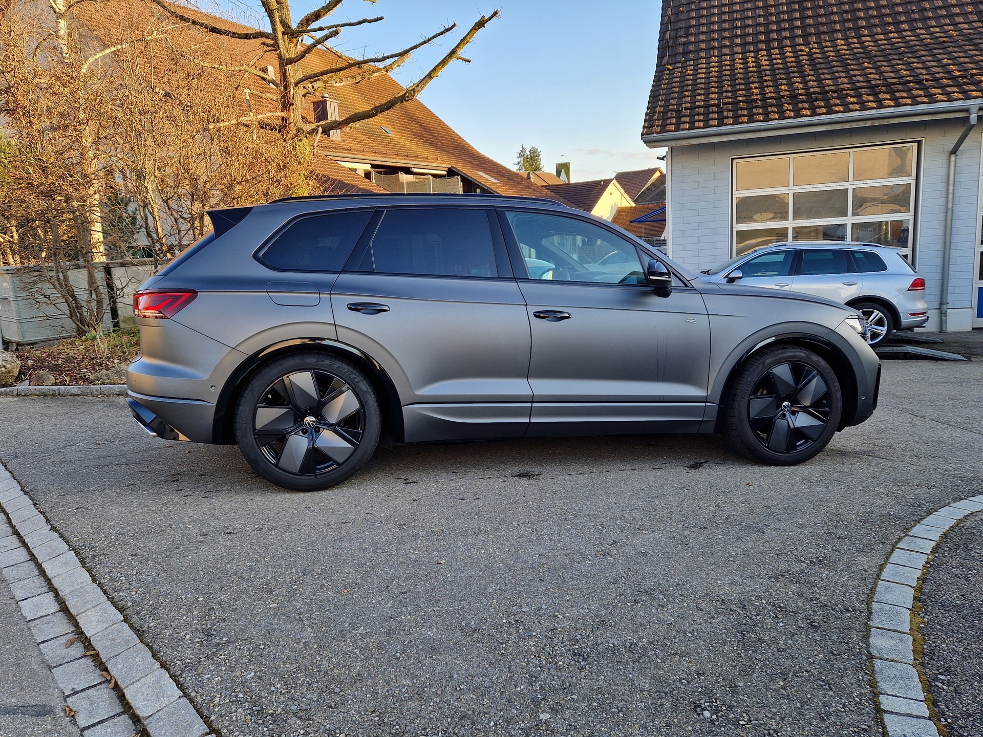 VW Touareg 3.0 TDI 286PS R-Line Tiptronicmit 5 Jahre 100tkm VW Werksgarantie-image-3