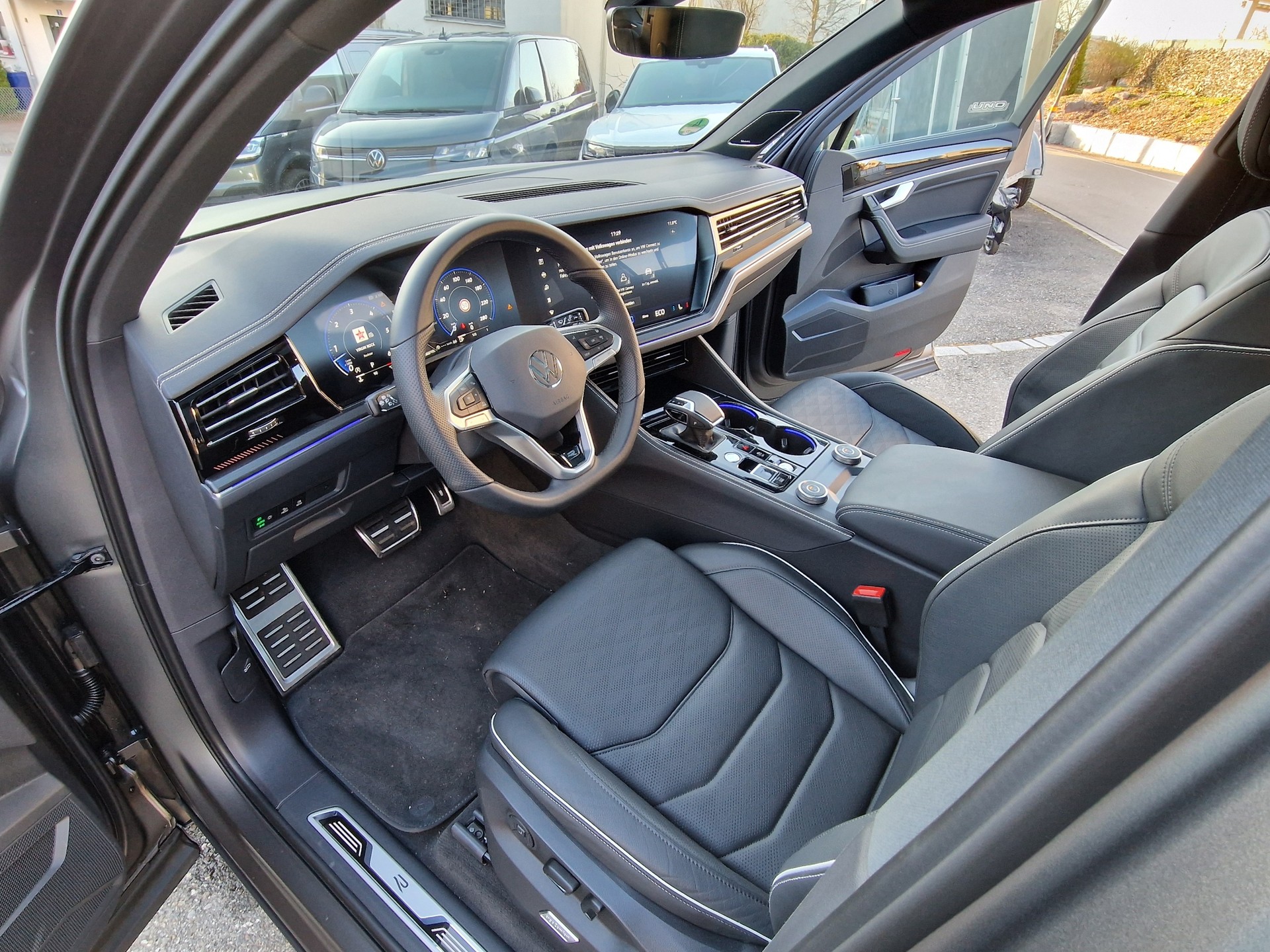 VW Touareg 3.0 TDI 286PS R-Line Tiptronicmit 5 Jahre 100tkm VW Werksgarantie-image-7