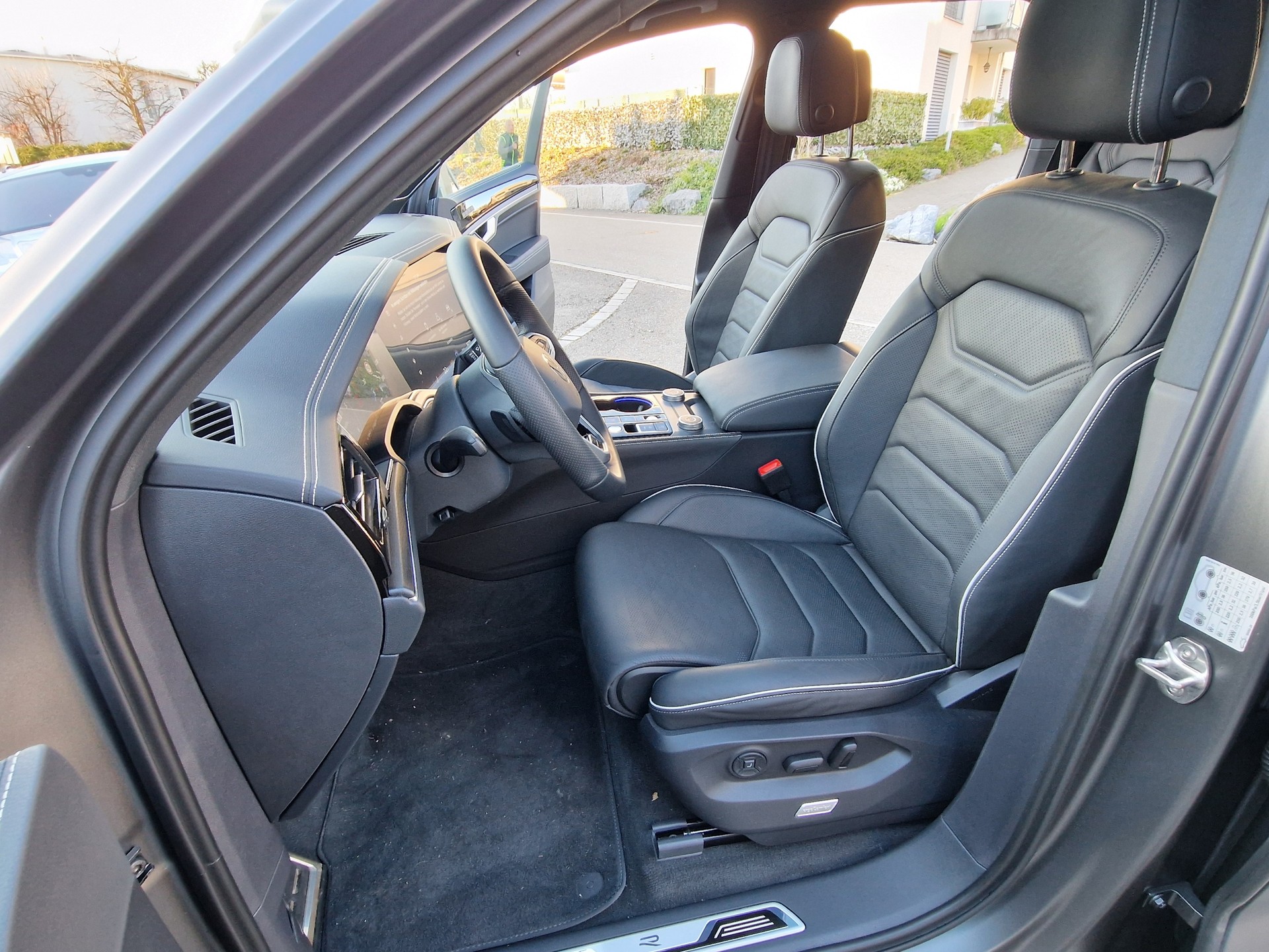 VW Touareg 3.0 TDI 286PS R-Line Tiptronicmit 5 Jahre 100tkm VW Werksgarantie-image-8