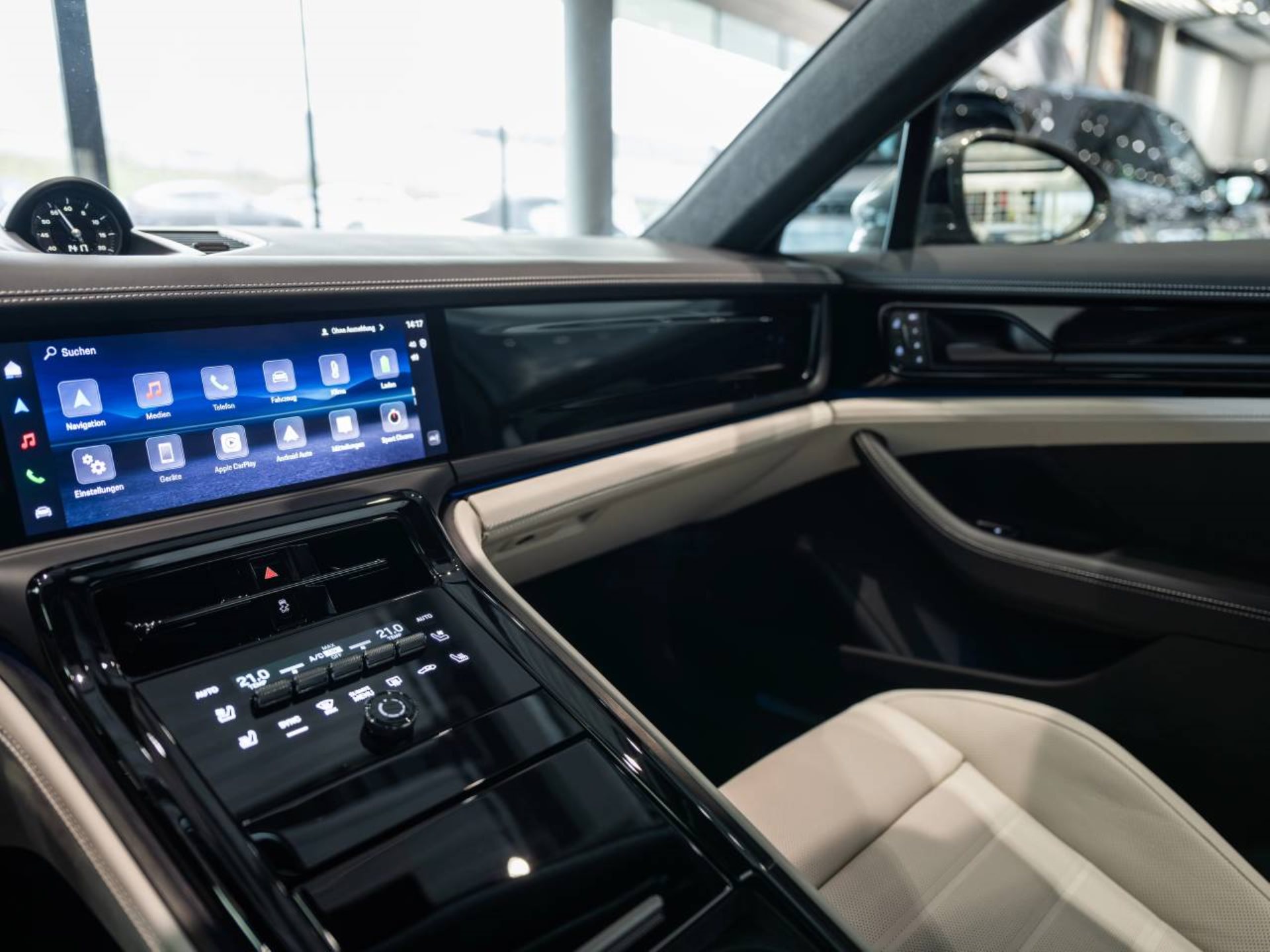 PORSCHE Panamera 4S E-Hybrid-image-16