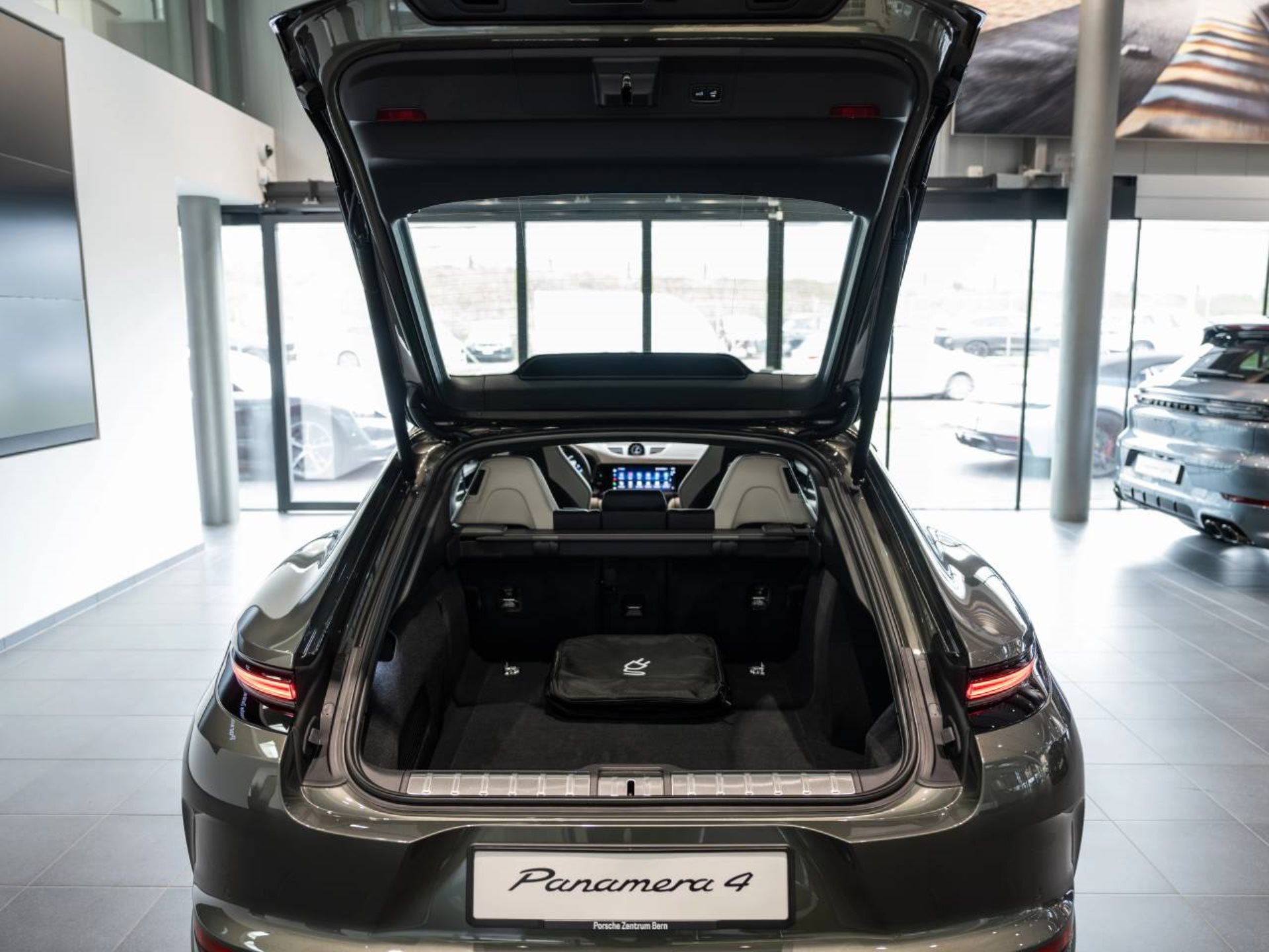PORSCHE Panamera 4S E-Hybrid-image-6
