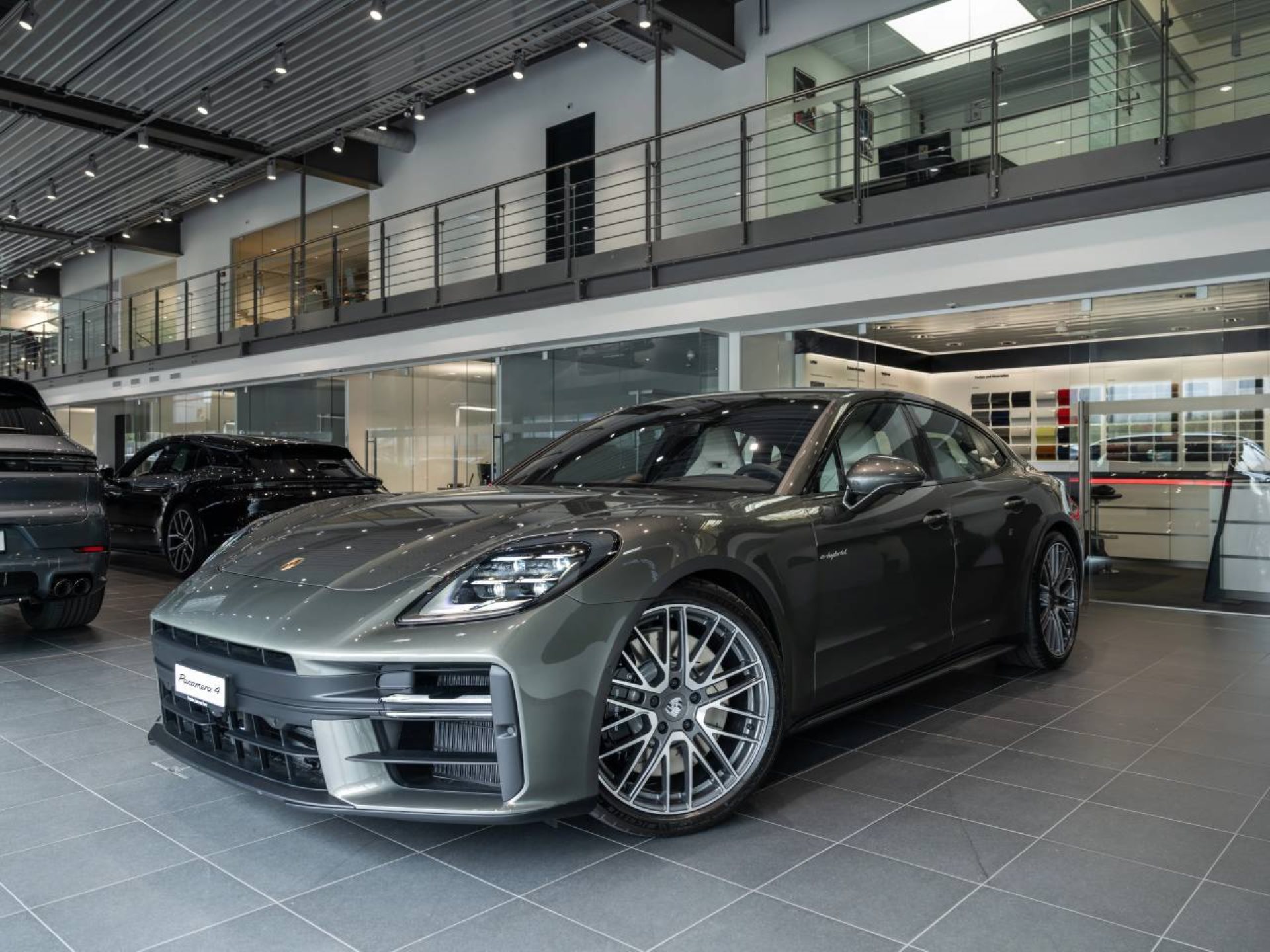 PORSCHE Panamera 4S E-Hybrid-image-8