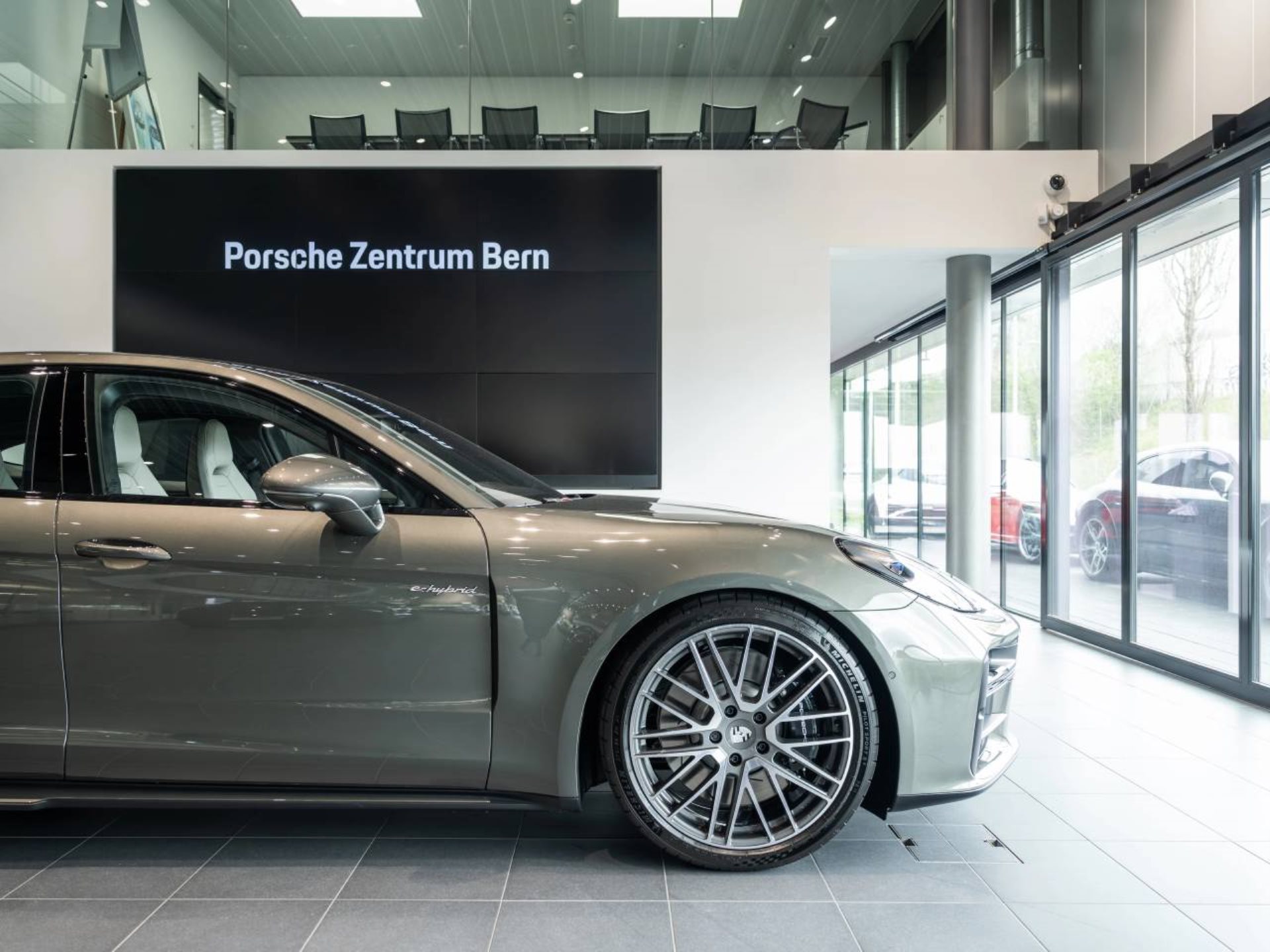 PORSCHE Panamera 4S E-Hybrid-image-11