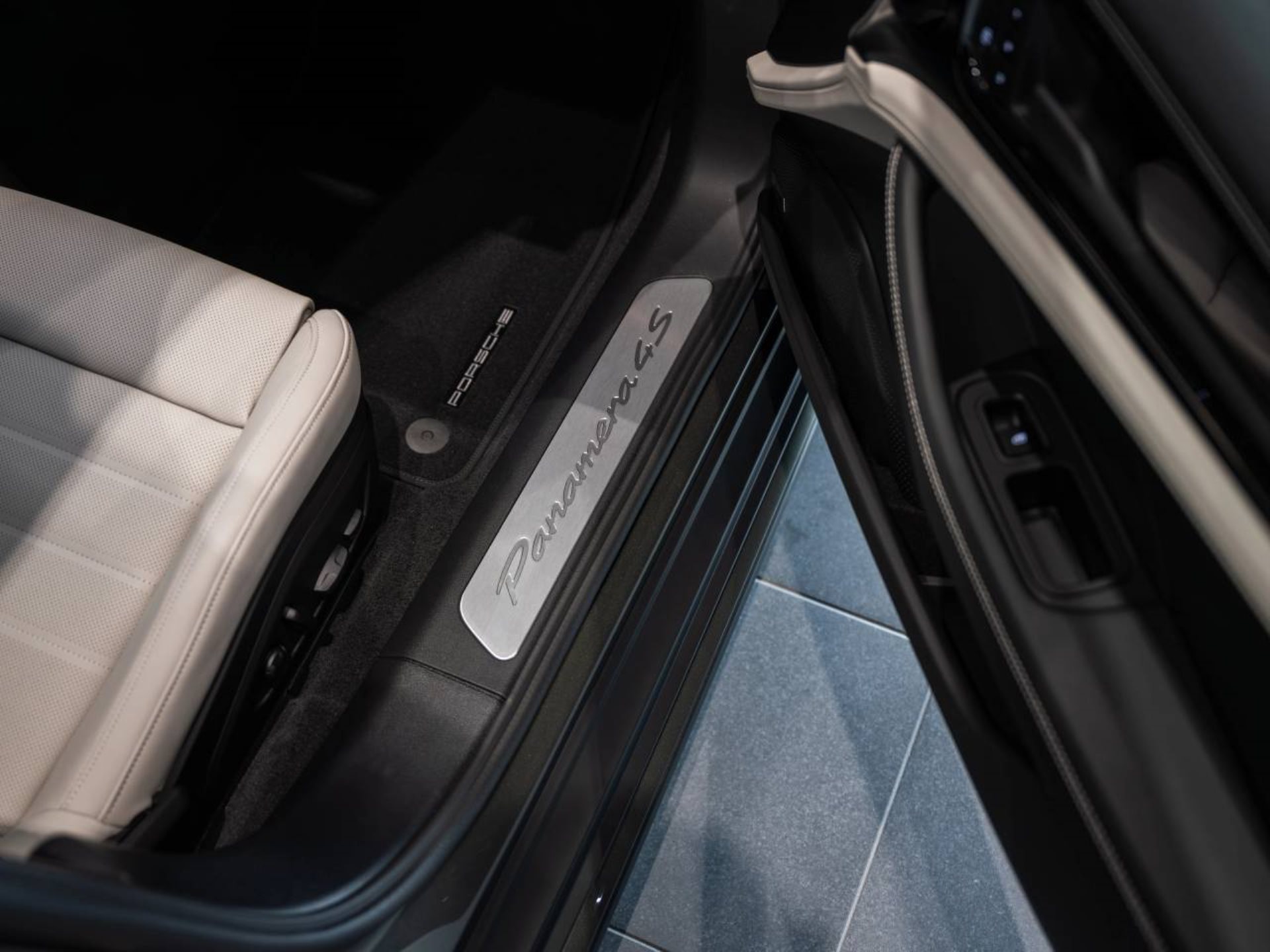 PORSCHE Panamera 4S E-Hybrid-image-22
