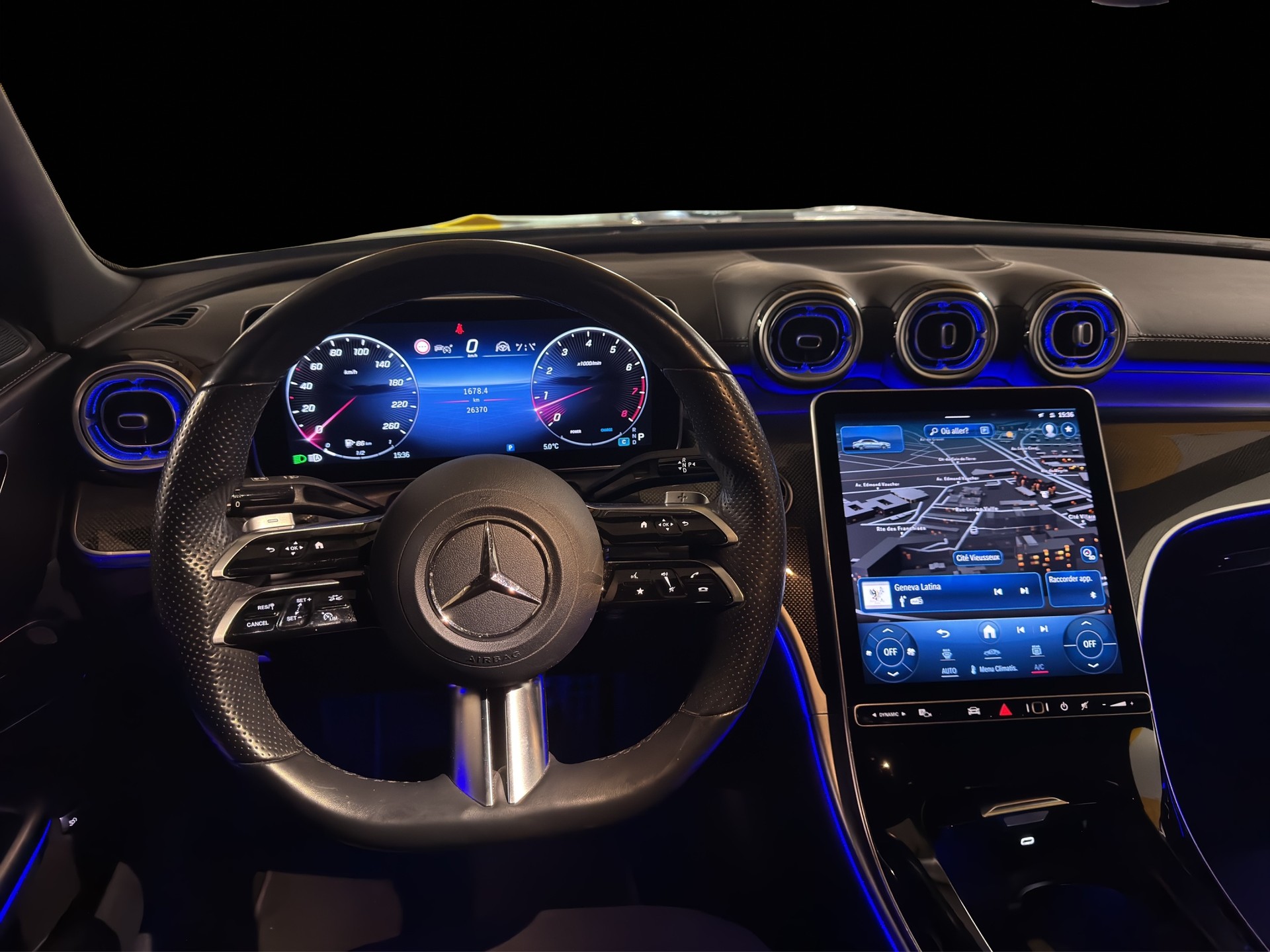 MERCEDES-BENZ C 200 4Matic AMG Line-image-10