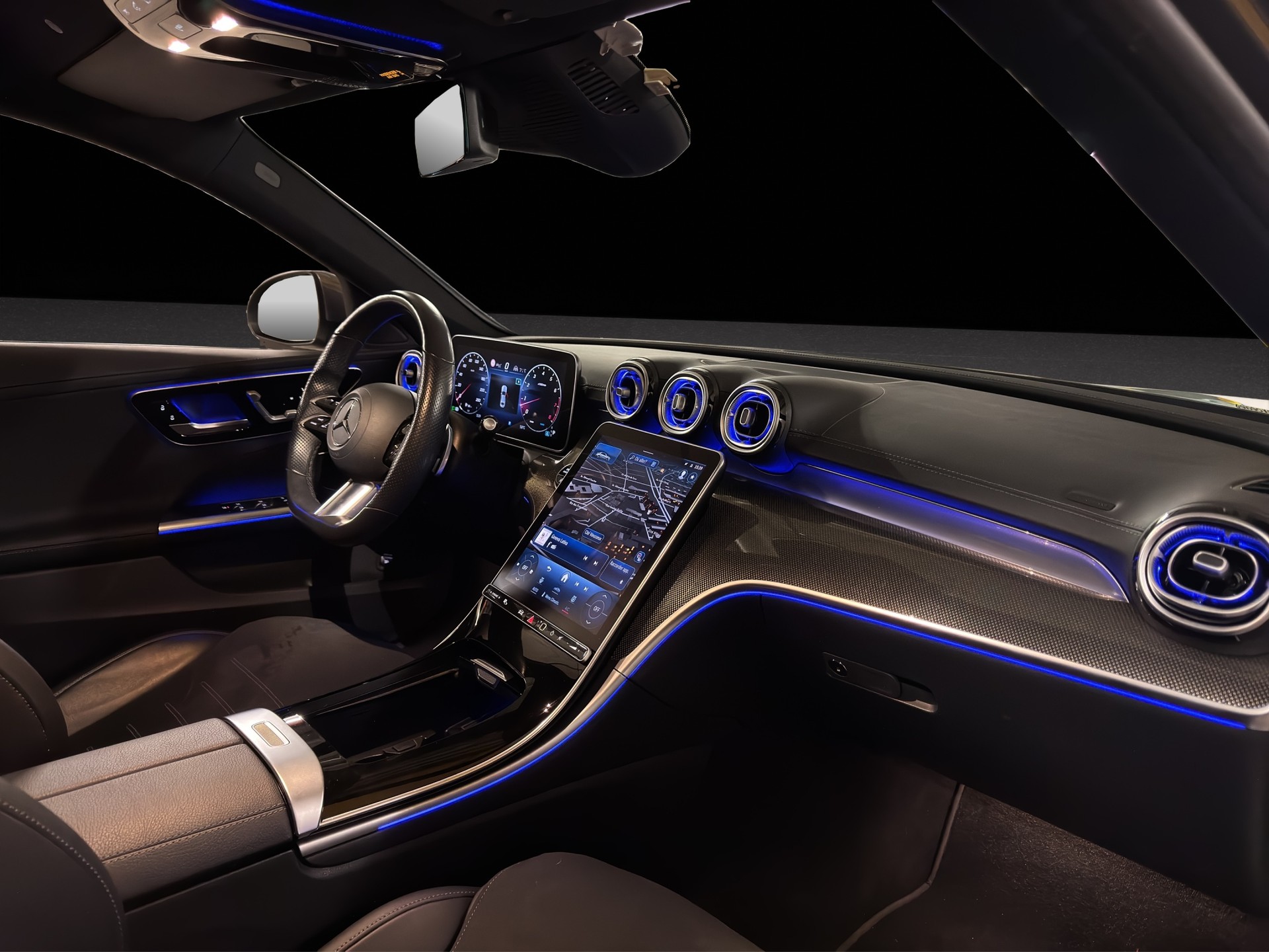 MERCEDES-BENZ C 200 4Matic AMG Line-image-12