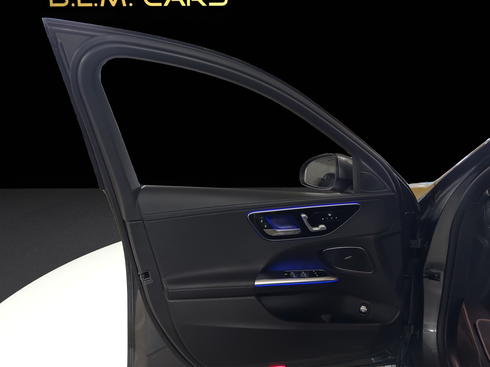 MERCEDES-BENZ C 200 4Matic AMG Line-image-15