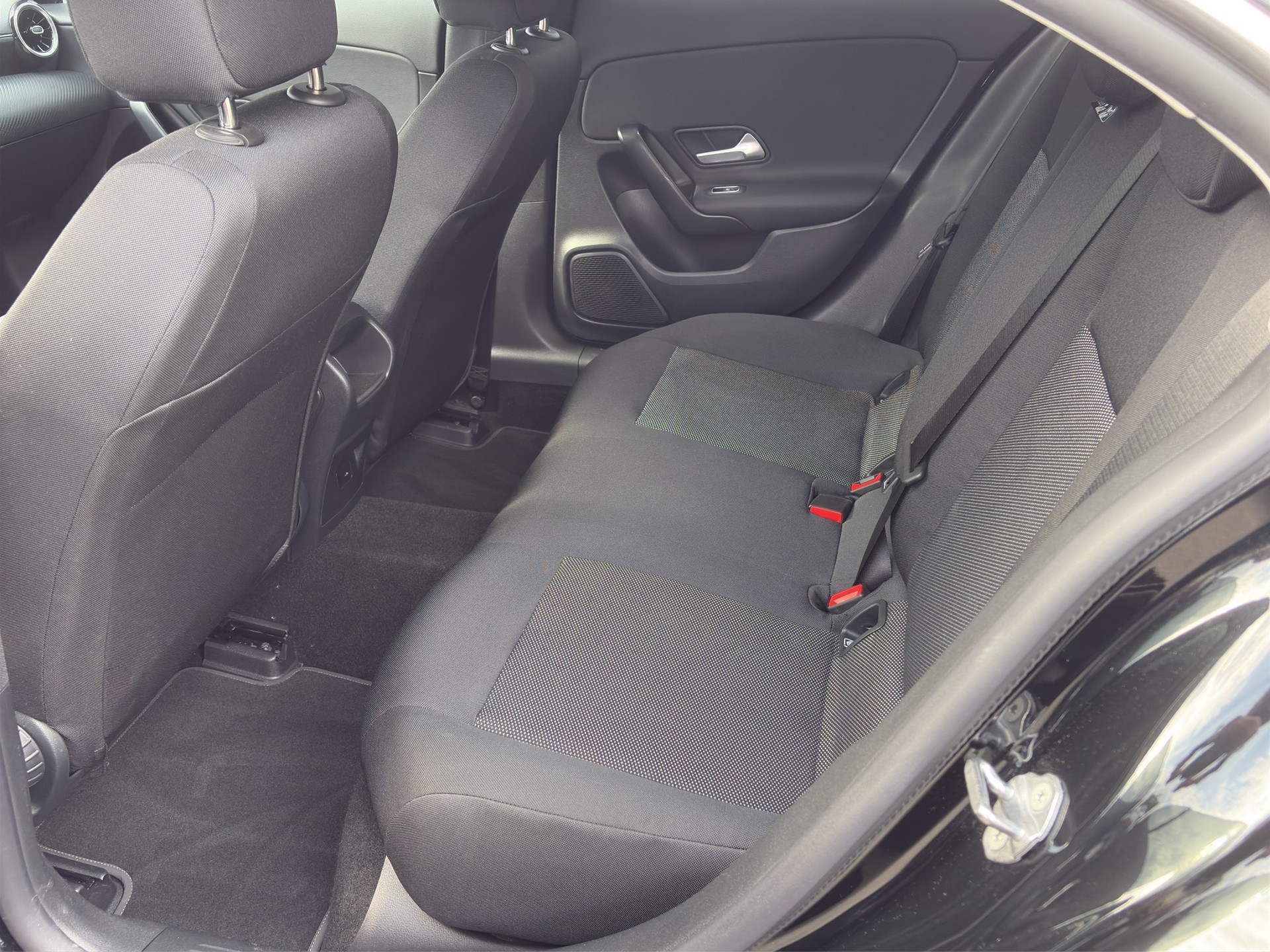 MERCEDES-BENZ CLA 200-image-14