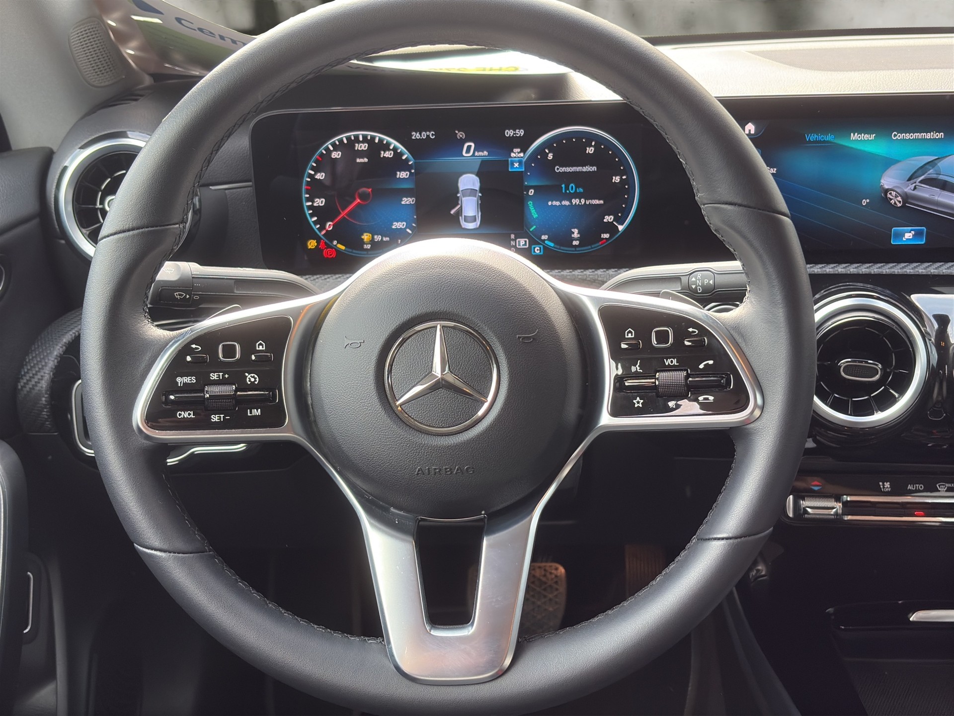 MERCEDES-BENZ CLA 200-image-10