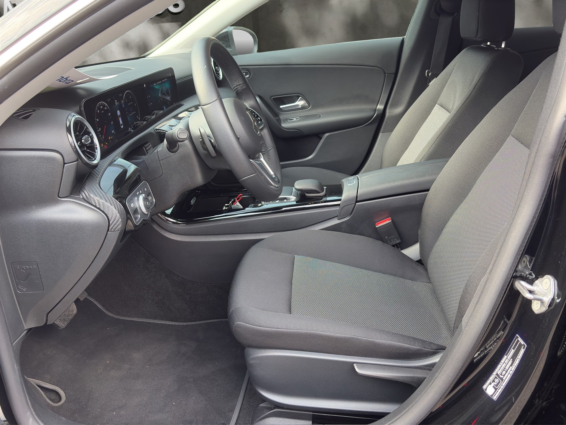 MERCEDES-BENZ CLA 200-image-13
