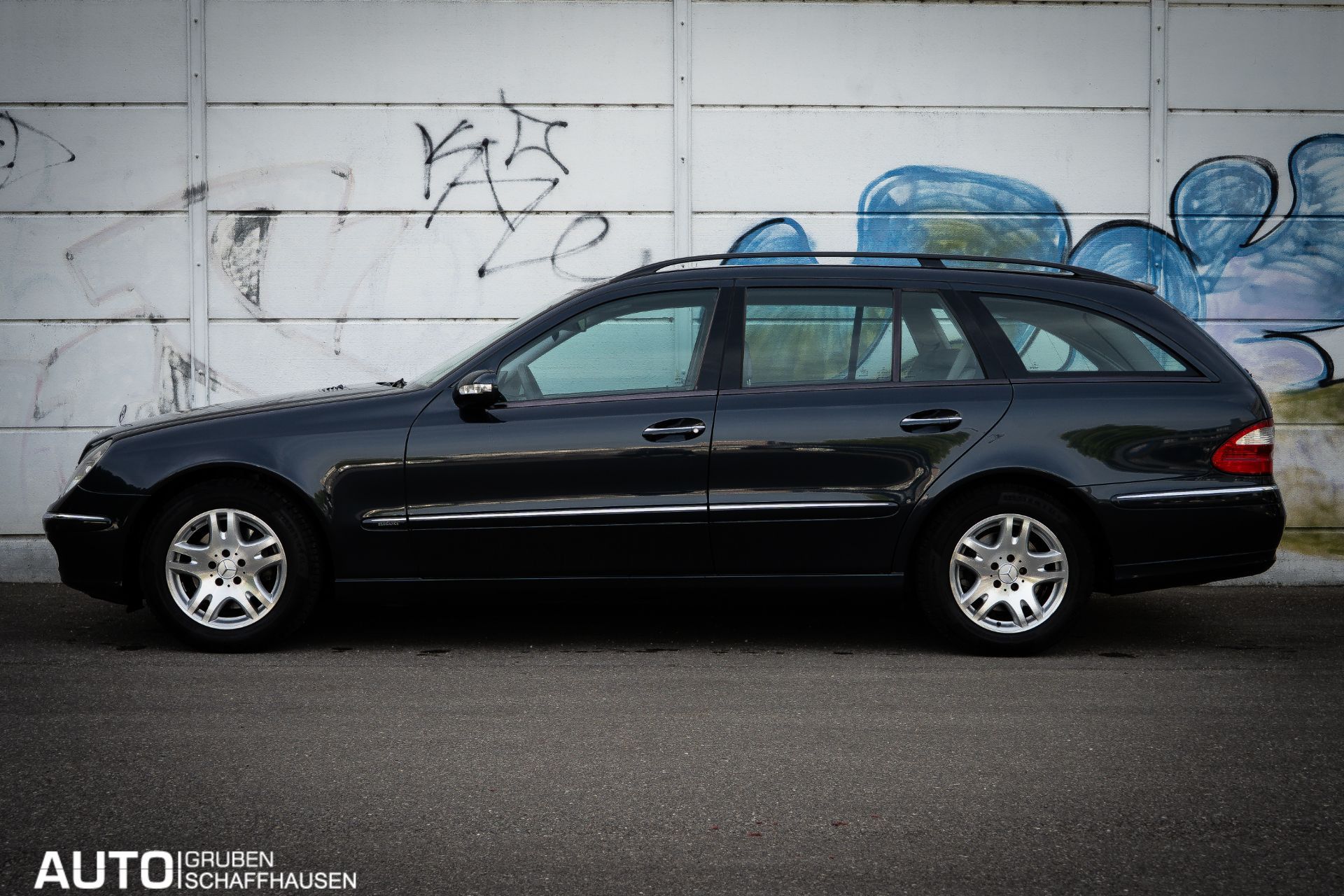 MERCEDES-BENZ E 320 Classic Automatic-image-11