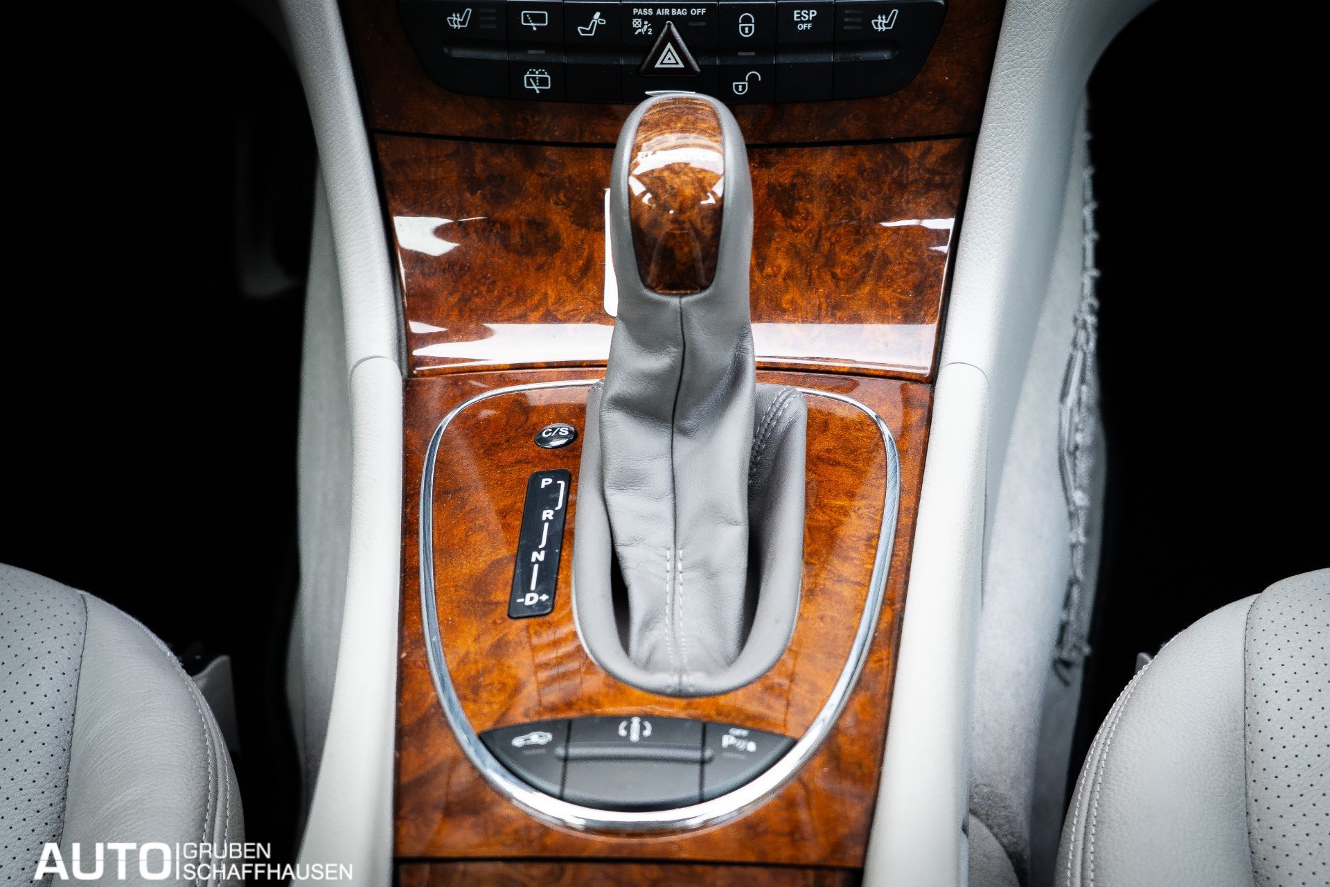 MERCEDES-BENZ E 320 Classic Automatic-image-22