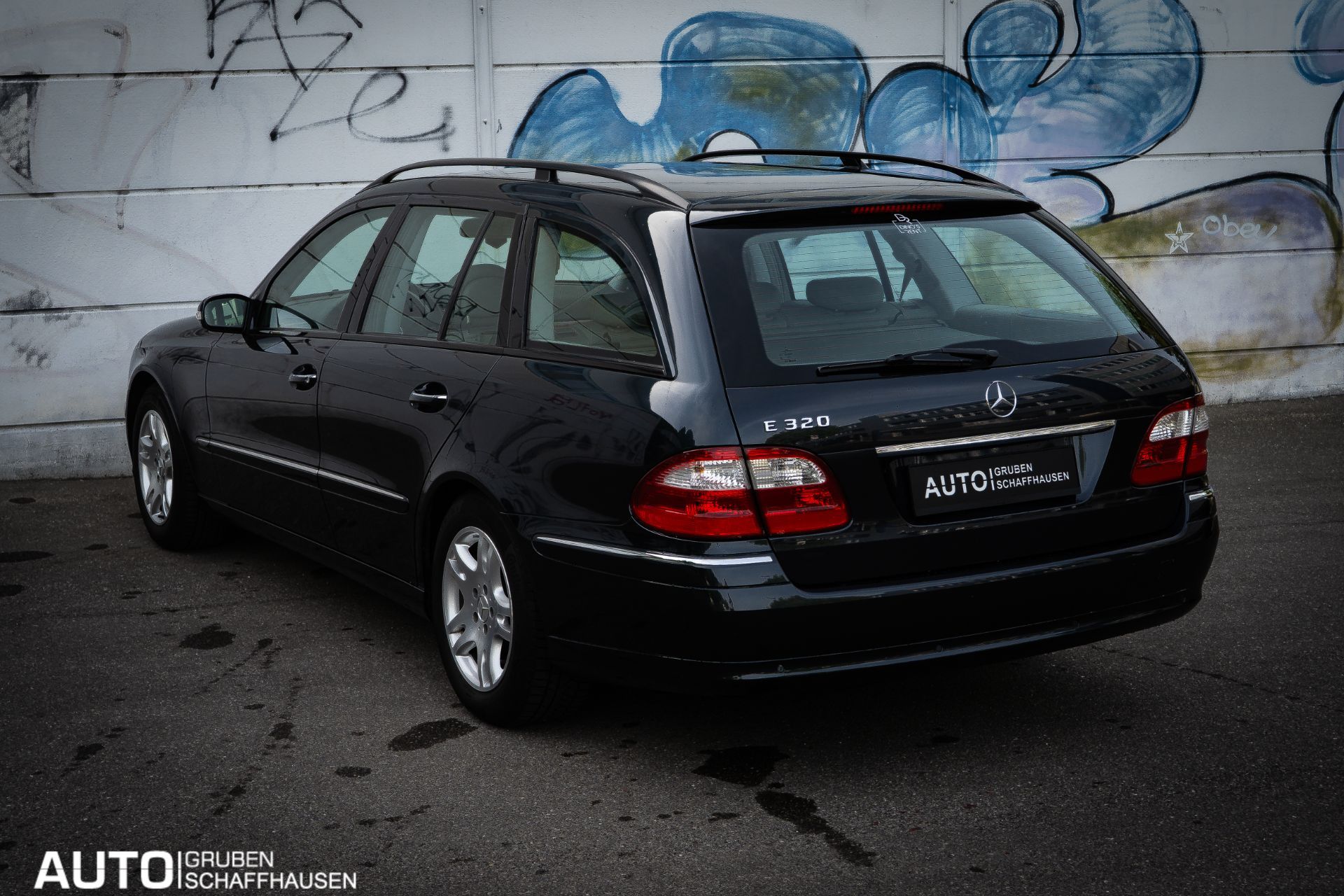 MERCEDES-BENZ E 320 Classic Automatic-image-9