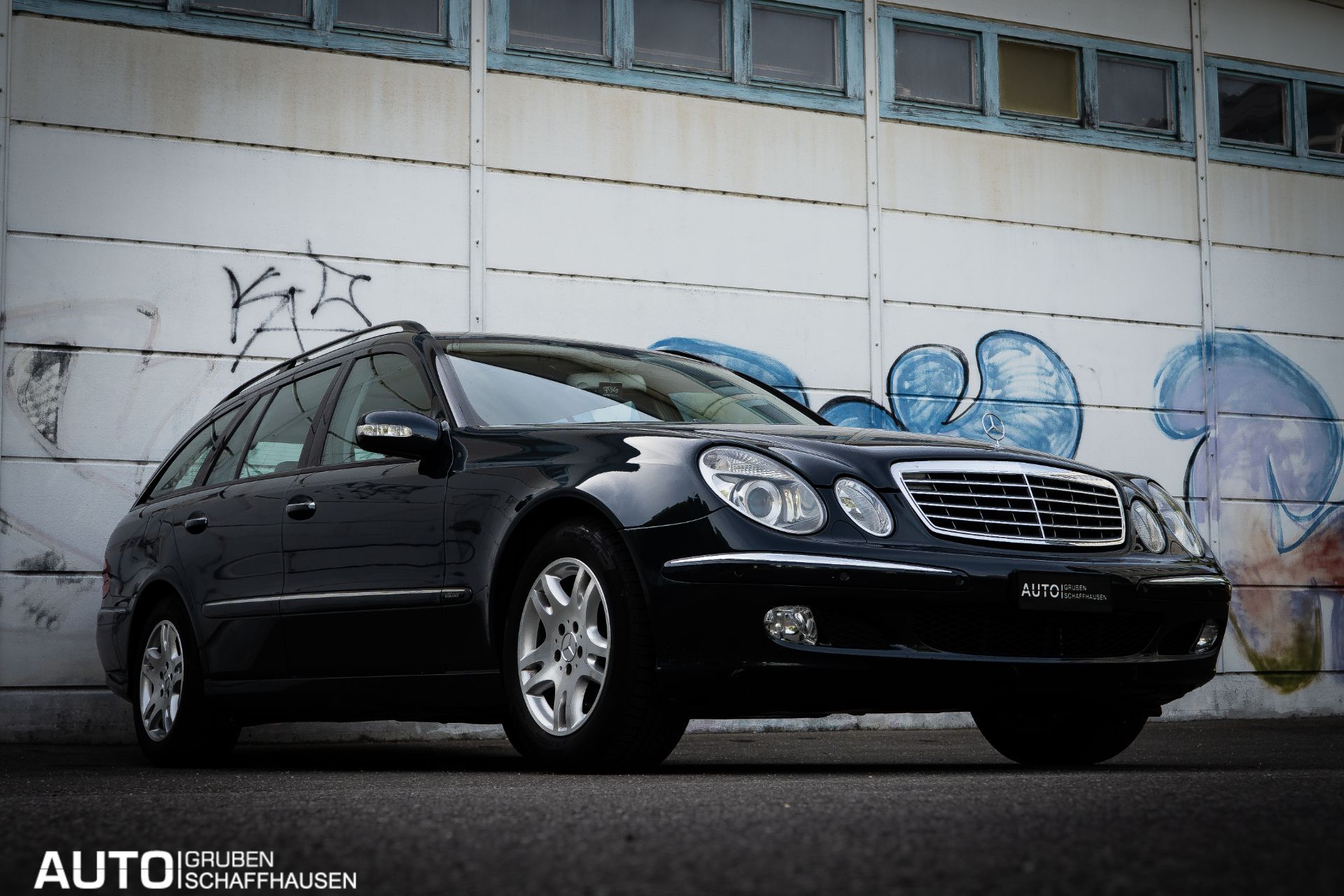 MERCEDES-BENZ E 320 Classic Automatic-showroom-element-2