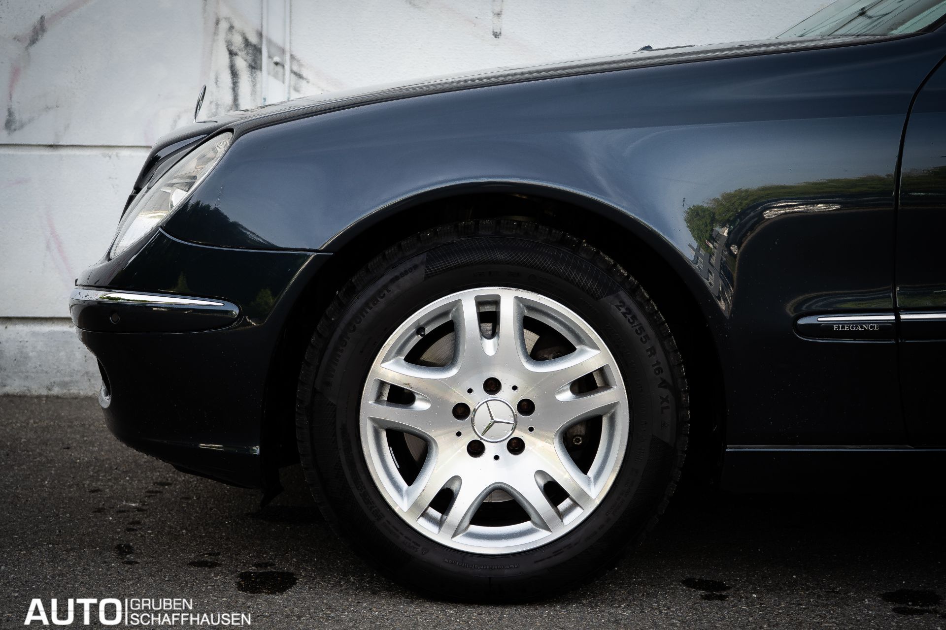 MERCEDES-BENZ E 320 Classic Automatic-image-10