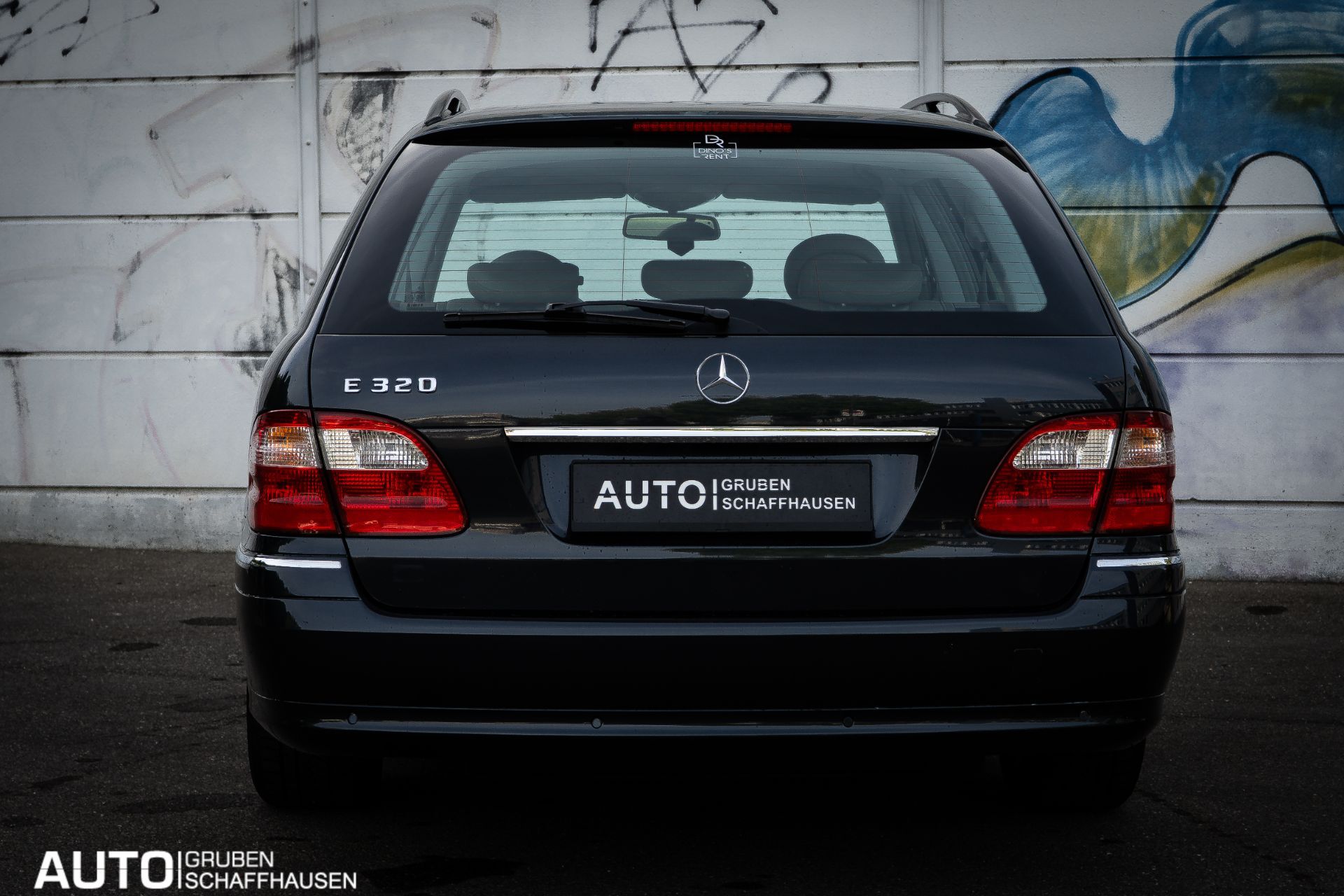 MERCEDES-BENZ E 320 Classic Automatic-image-28
