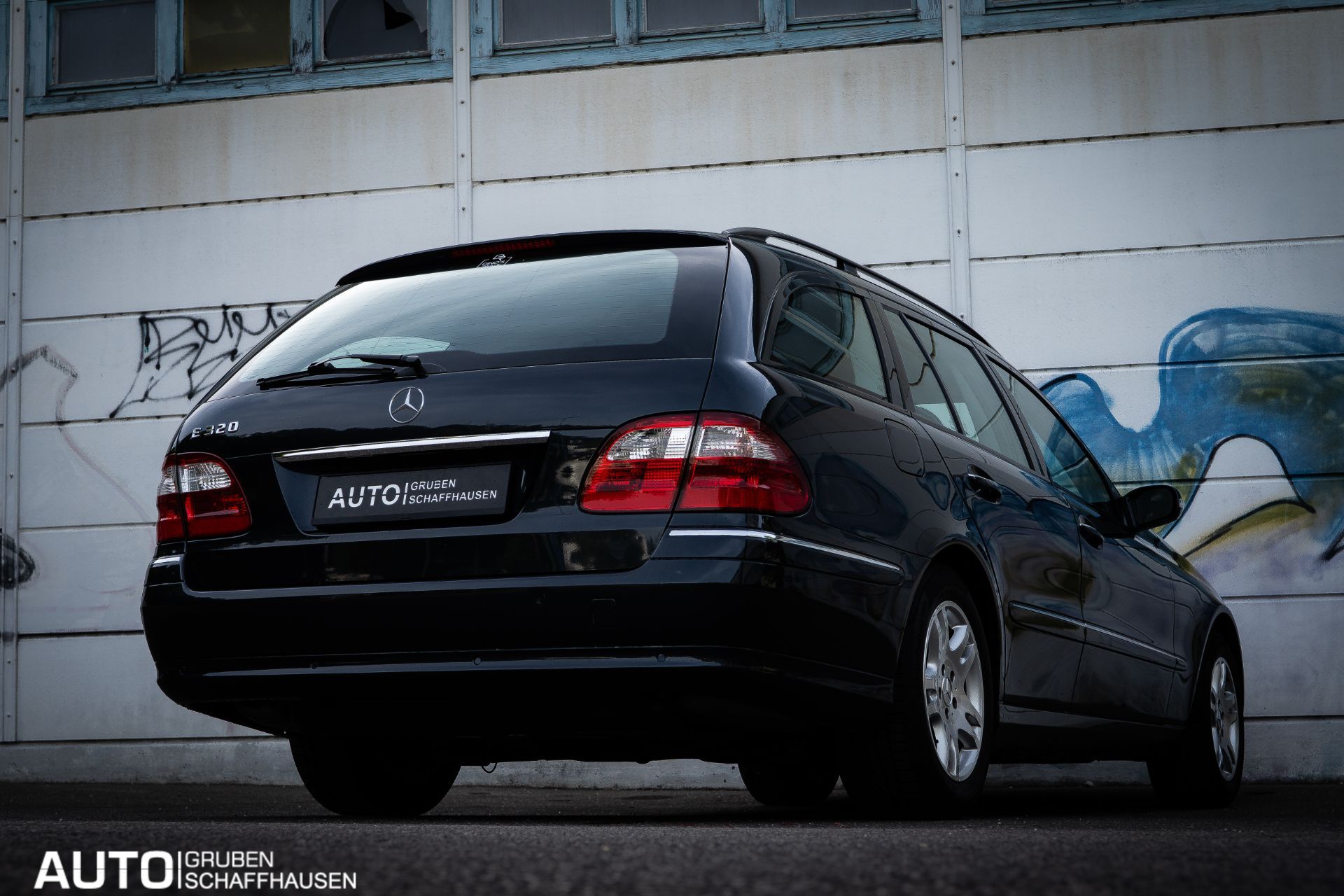MERCEDES-BENZ E 320 Classic Automatic-image-31