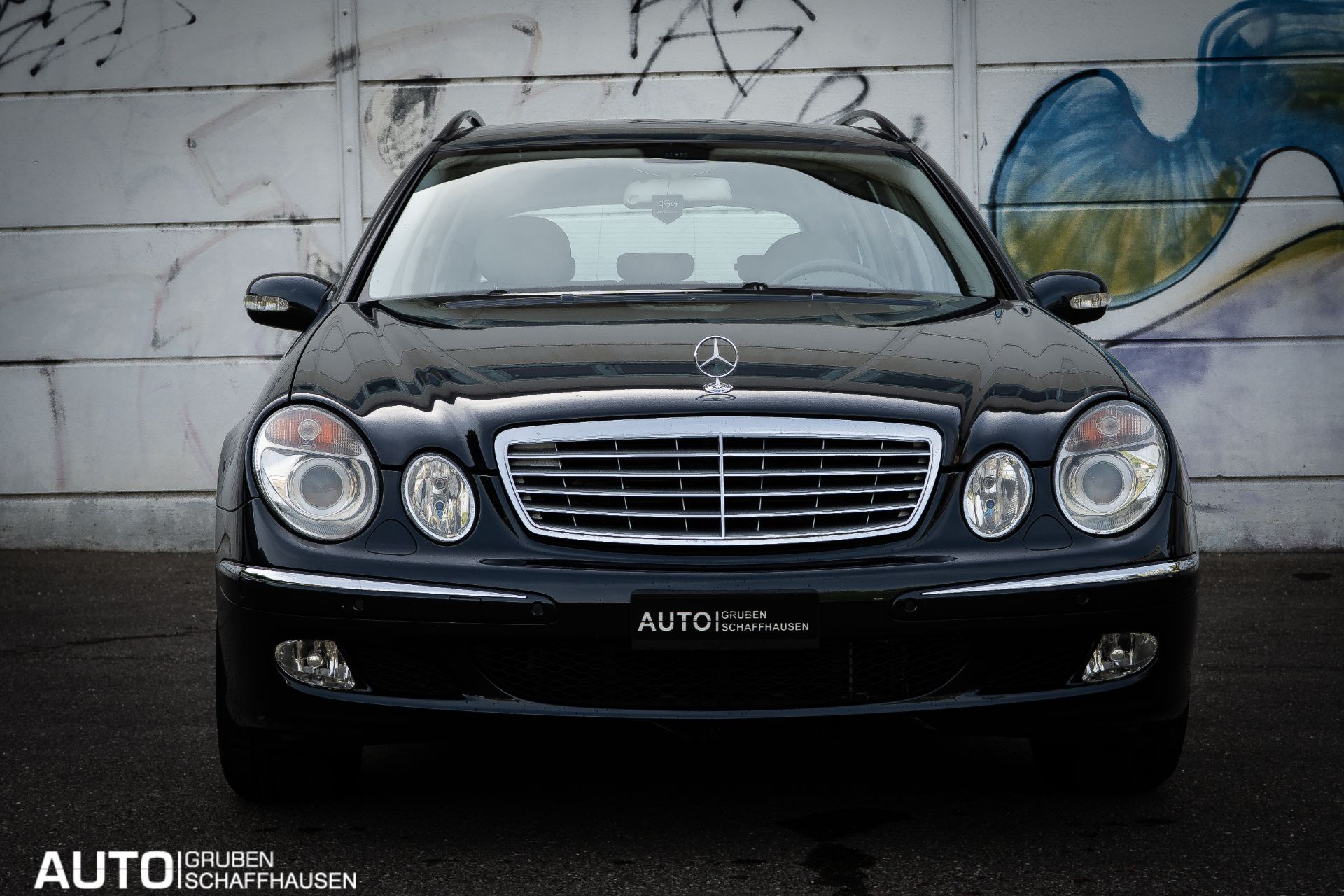 MERCEDES-BENZ E 320 Classic Automatic-image-4