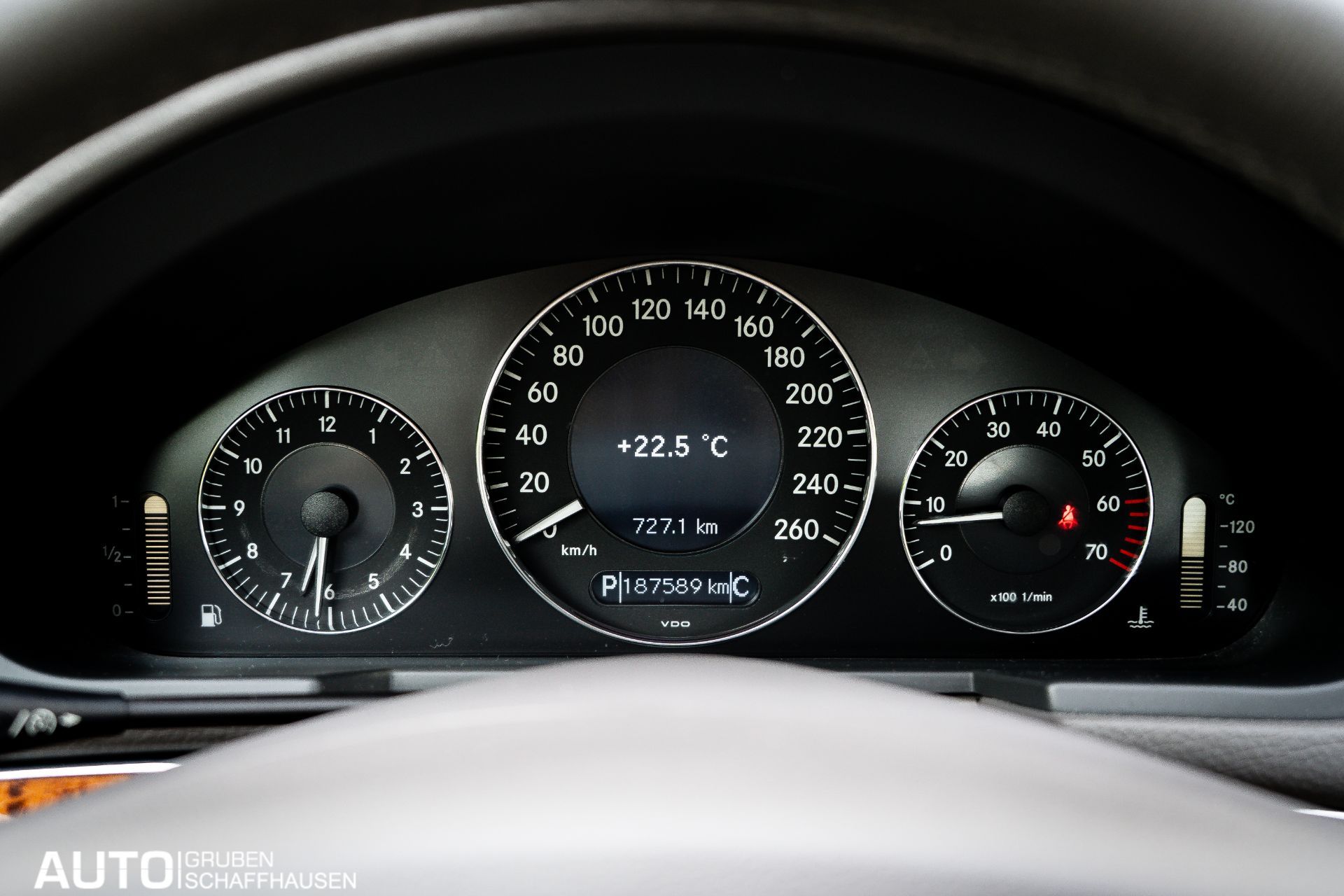 MERCEDES-BENZ E 320 Classic Automatic-image-24