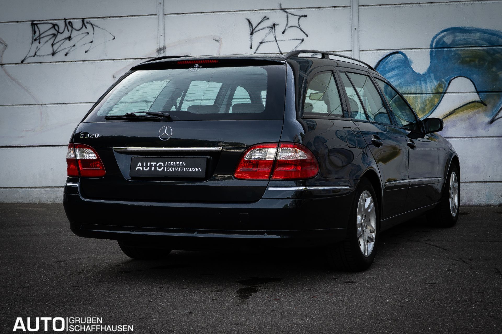 MERCEDES-BENZ E 320 Classic Automatic-image-30