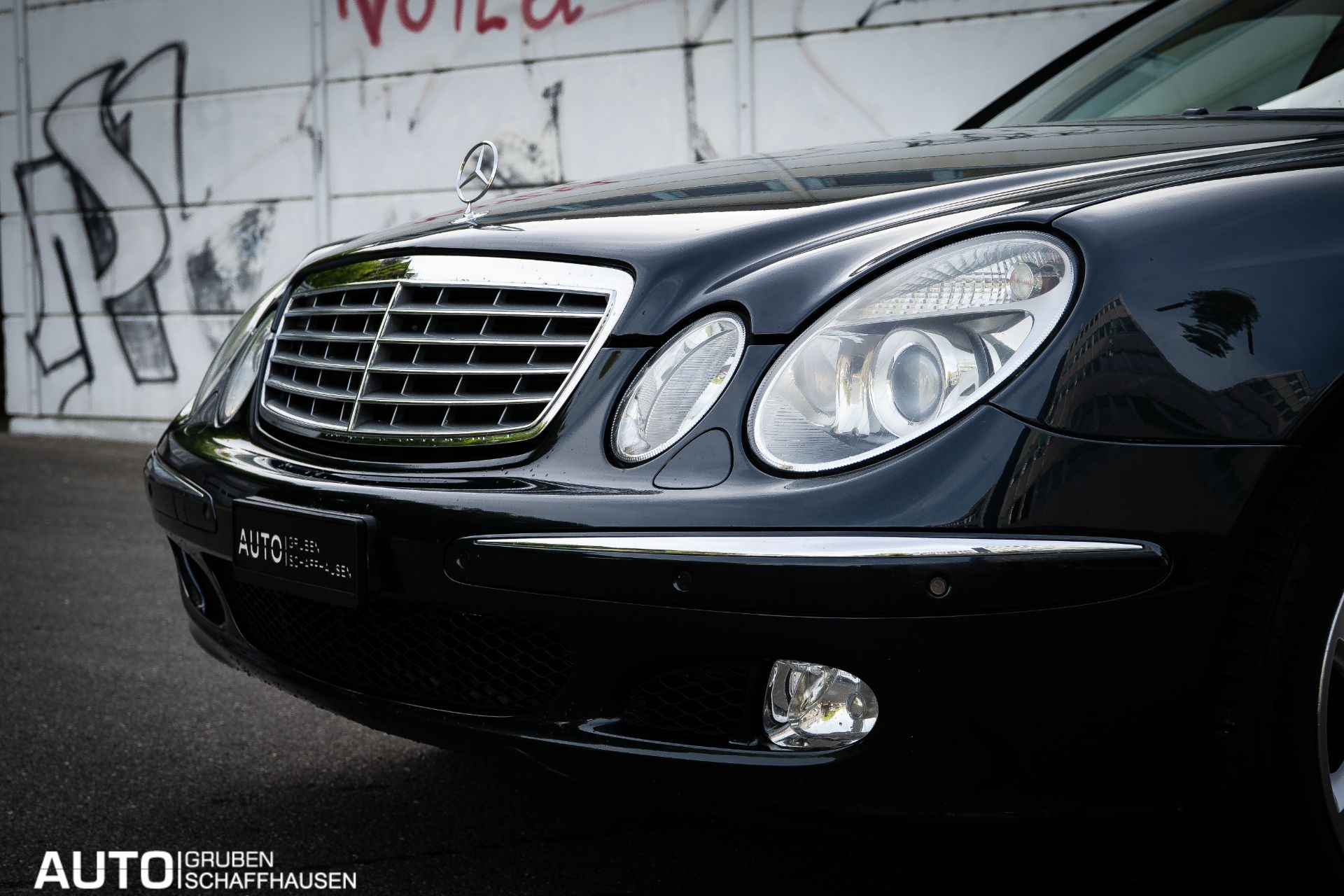 MERCEDES-BENZ E 320 Classic Automatic-image-5