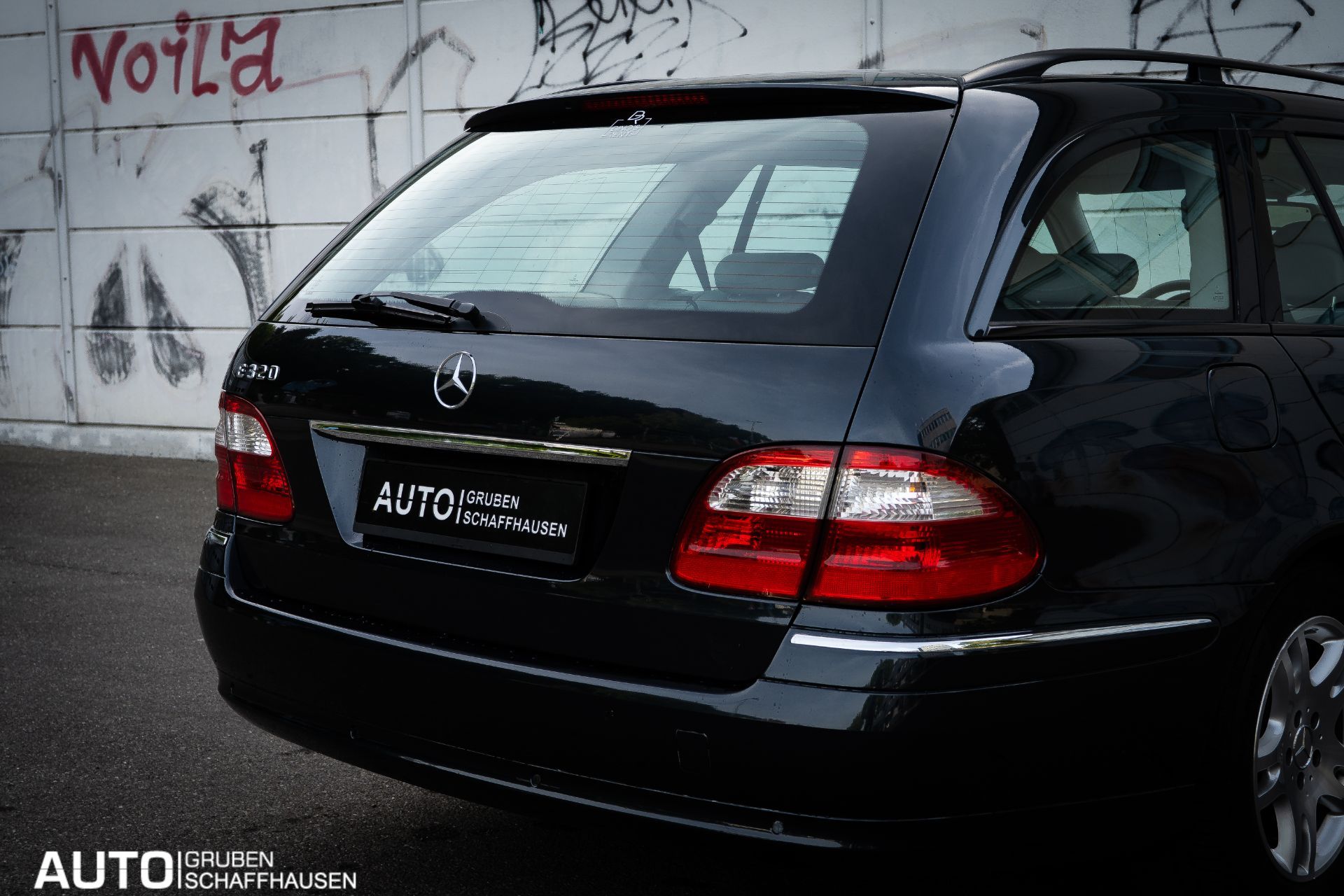 MERCEDES-BENZ E 320 Classic Automatic-image-29