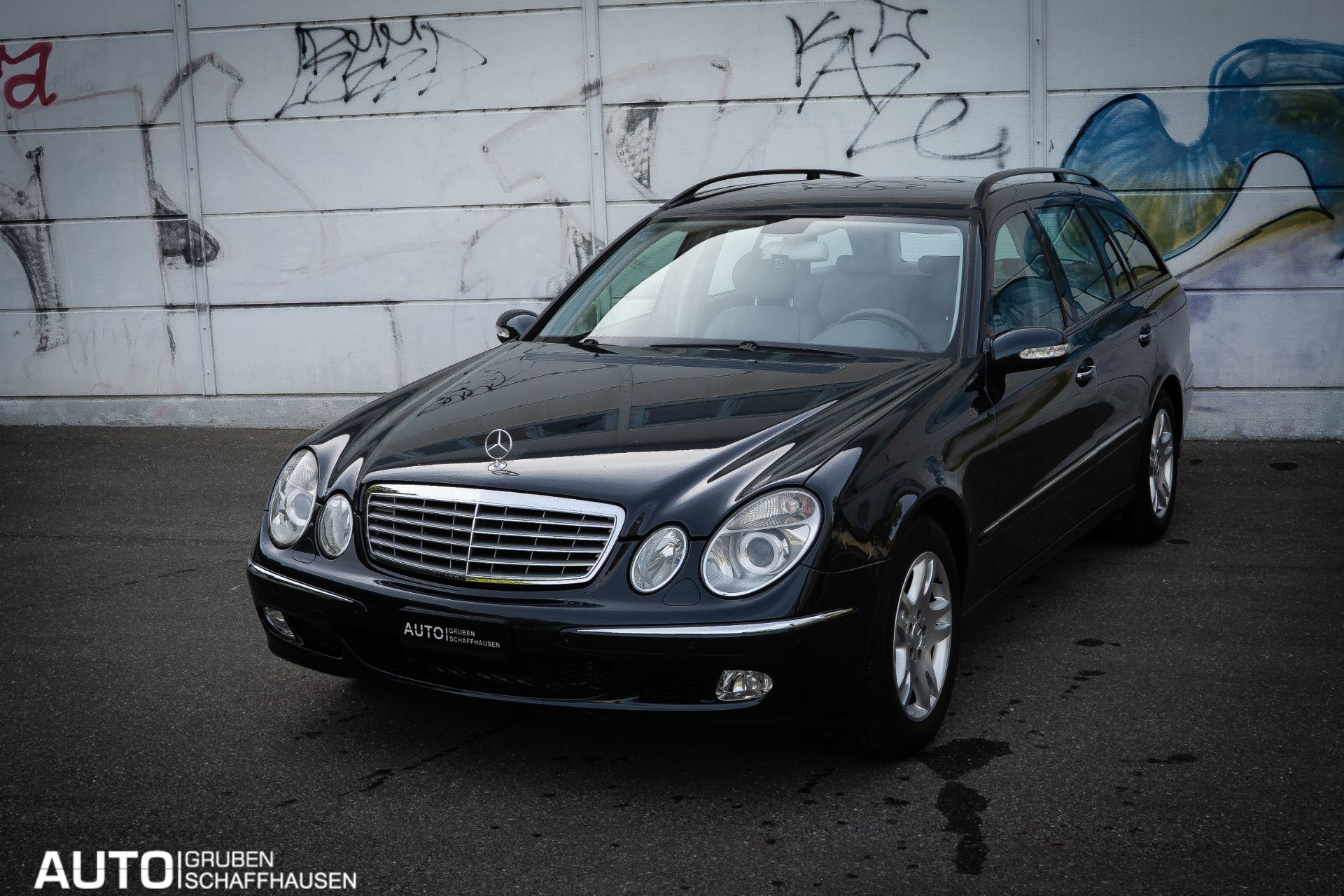 MERCEDES-BENZ E 320 Classic Automatic-image-6