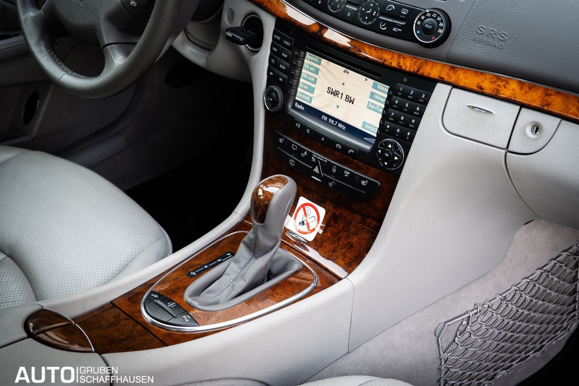 MERCEDES-BENZ E 320 Classic Automatic-image-15