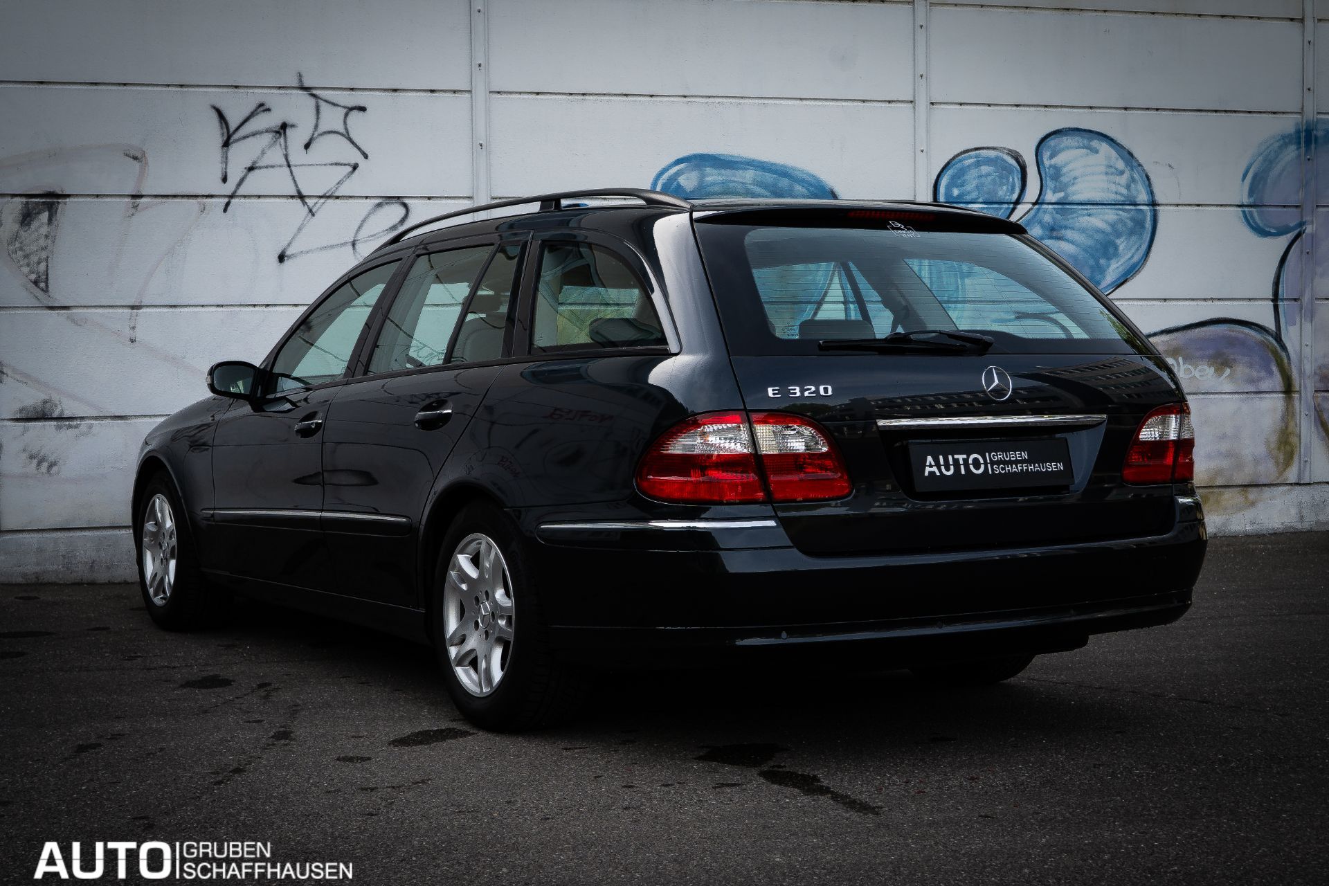MERCEDES-BENZ E 320 Classic Automatic-image-26