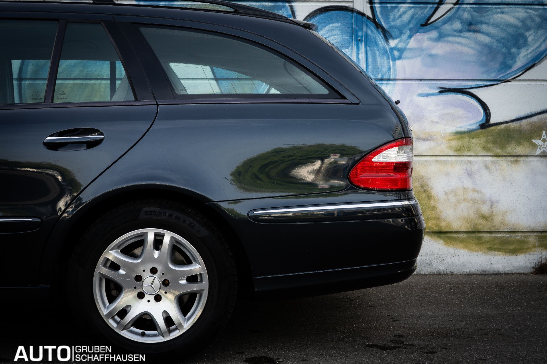 MERCEDES-BENZ E 320 Classic Automatic-image-12