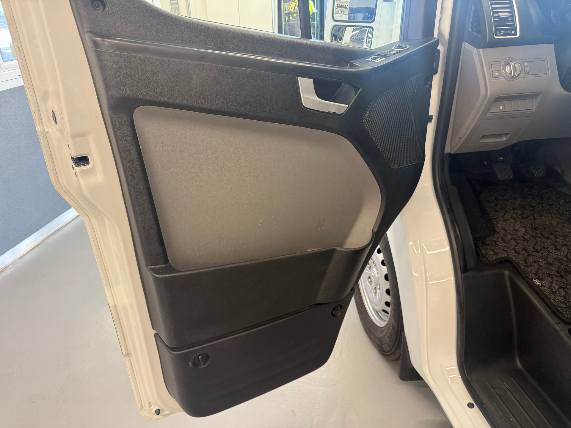 HYUNDAI H350 2.5 CRDi Origo L1 peinture complète neuve-image-18