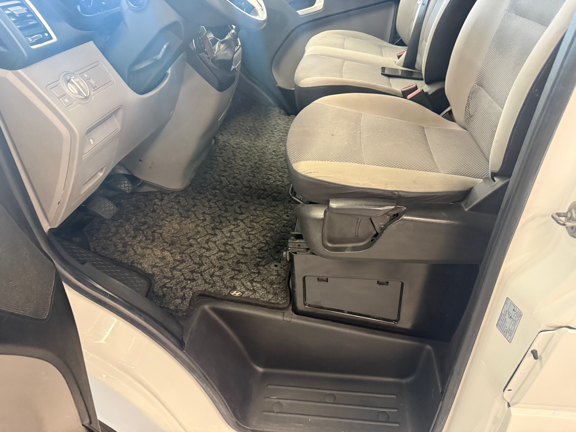 HYUNDAI H350 2.5 CRDi Origo L1 peinture complète neuve-image-17
