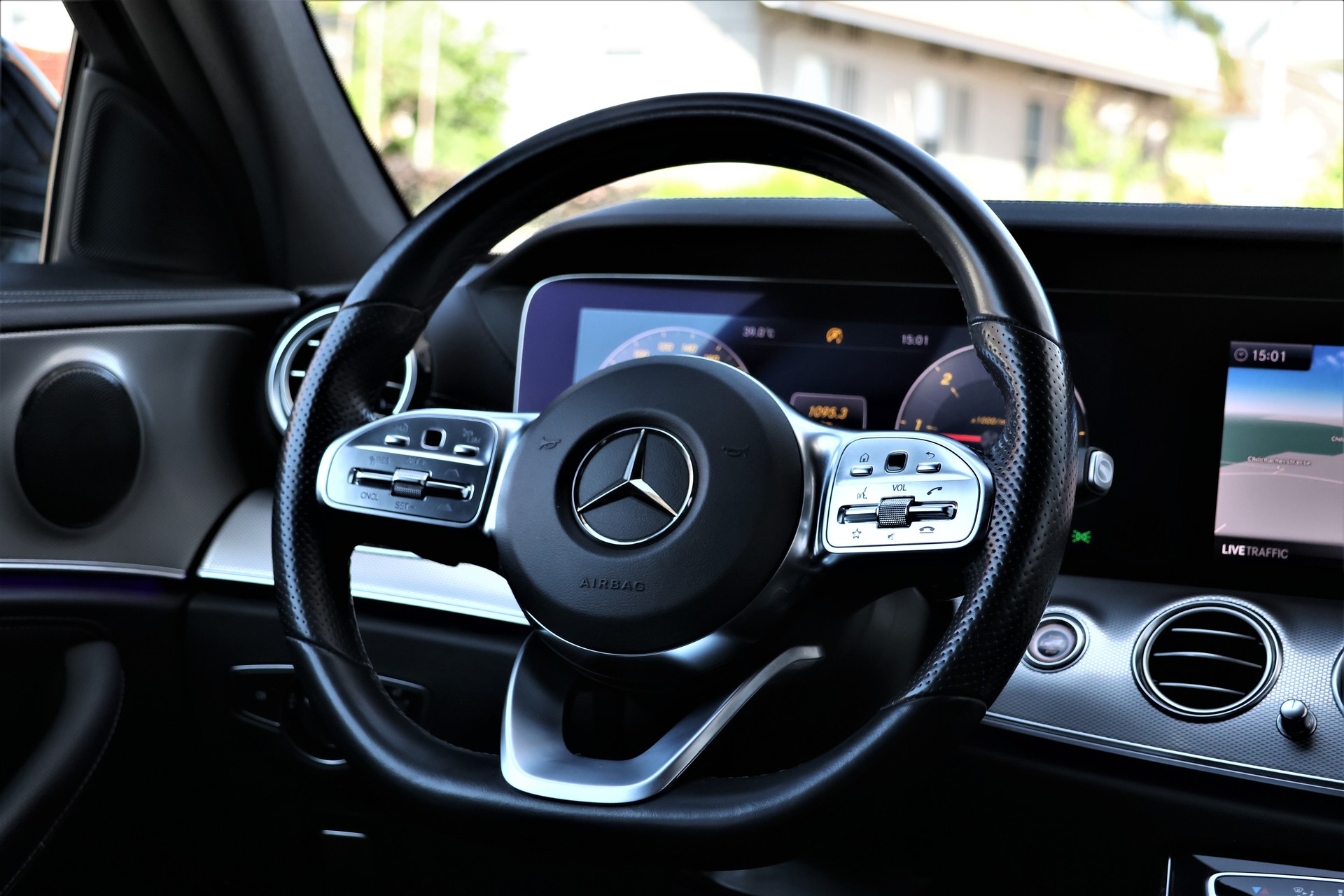 MERCEDES-BENZ E 220 d Swiss Star AMG Line 4Matic 9G-Tronic (CH) "Greymatte" + 2.1T AHK-image-14