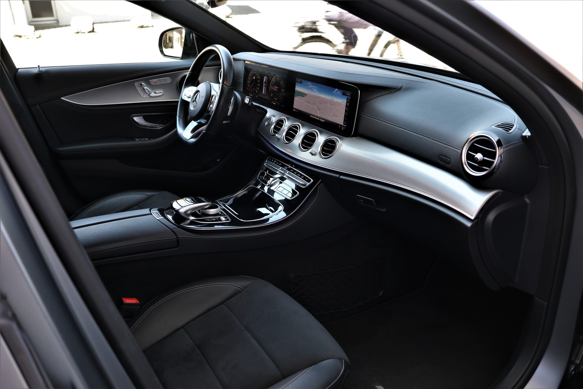 MERCEDES-BENZ E 220 d Swiss Star AMG Line 4Matic 9G-Tronic (CH) "Greymatte" + 2.1T AHK-image-18