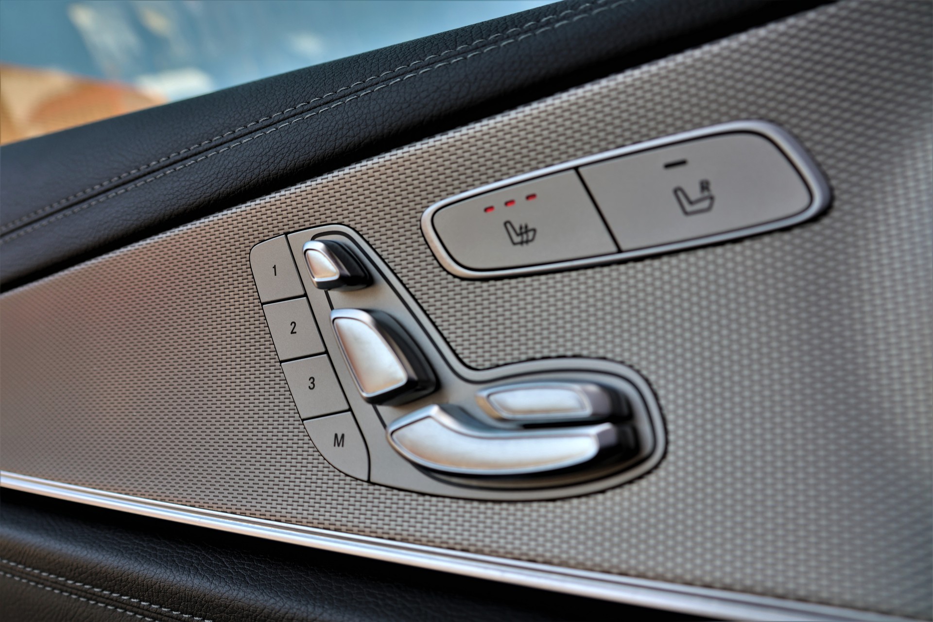 MERCEDES-BENZ E 220 d Swiss Star AMG Line 4Matic 9G-Tronic (CH) "Greymatte" + 2.1T AHK-image-10