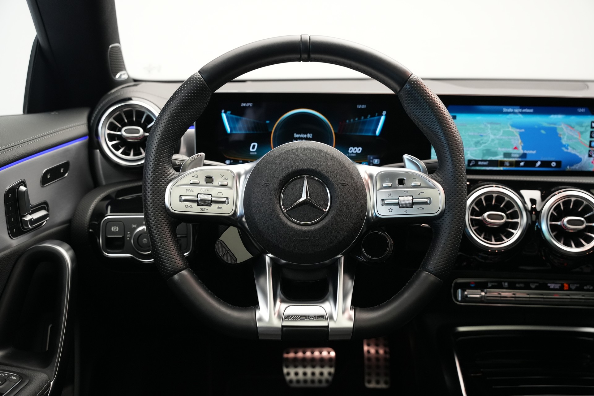 MERCEDES-BENZ CLA 45 S AMG 4Matic+ 8G-DCT *CH-Fahrzeug* *Pano* *Designo Lackierung*-image-15