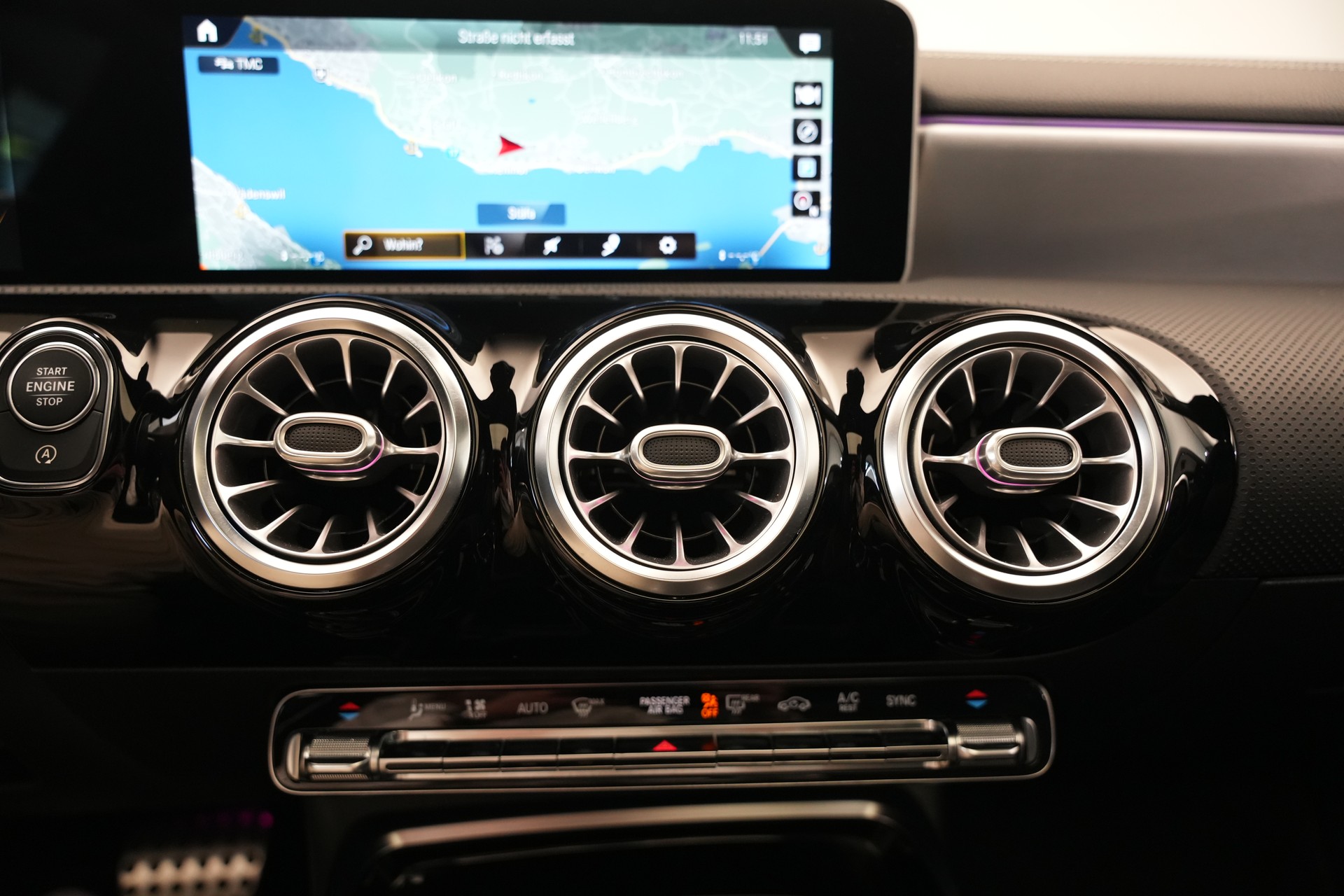 MERCEDES-BENZ CLA 45 S AMG 4Matic+ 8G-DCT *CH-Fahrzeug* *Pano* *Designo Lackierung*-image-32