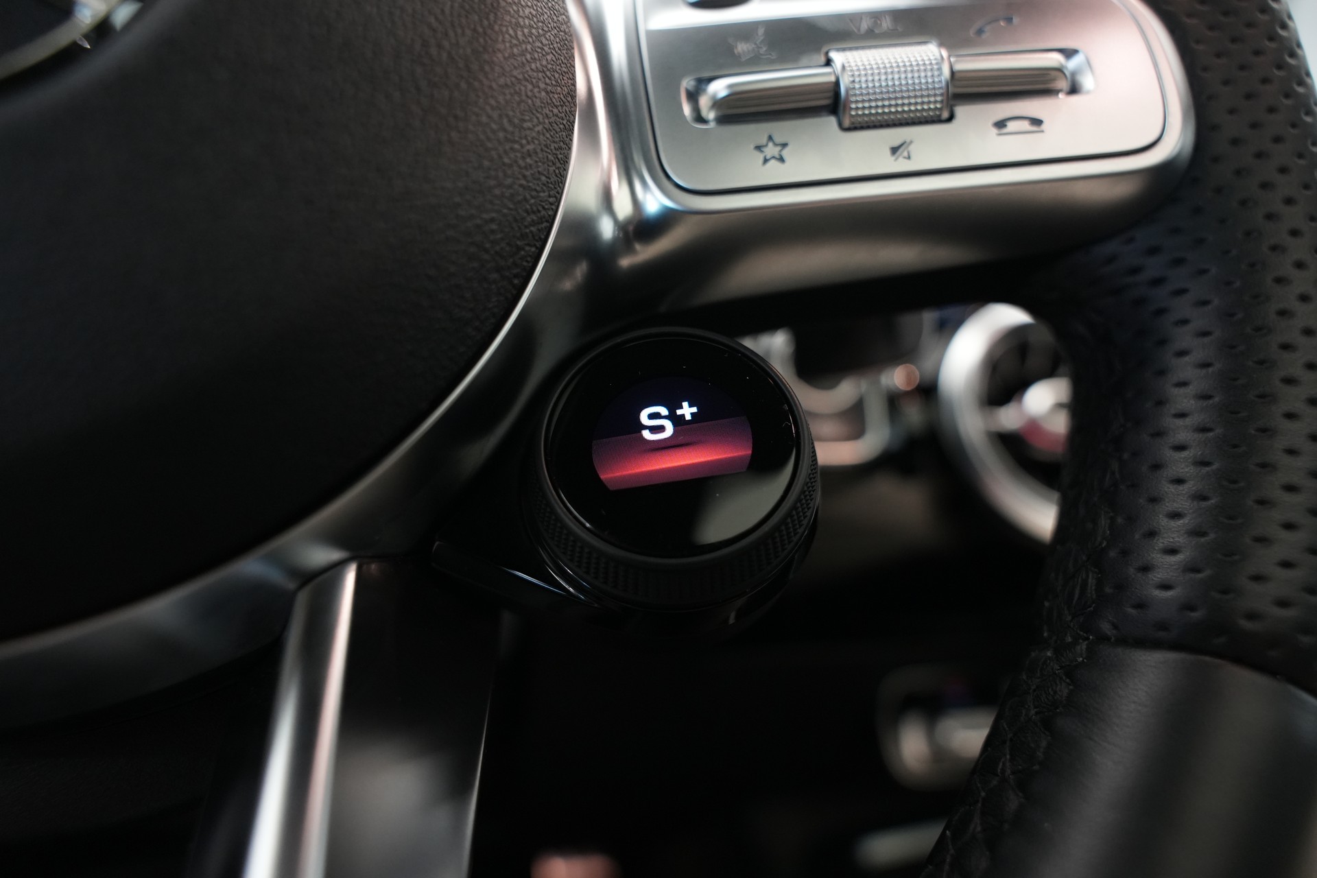 MERCEDES-BENZ CLA 45 S AMG 4Matic+ 8G-DCT *CH-Fahrzeug* *Pano* *Designo Lackierung*-image-43