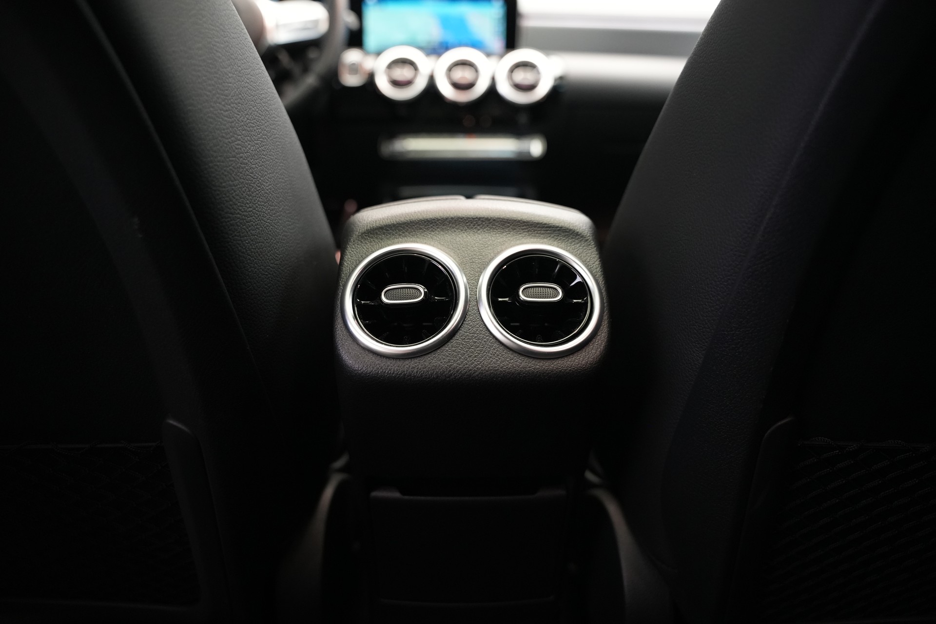 MERCEDES-BENZ CLA 45 S AMG 4Matic+ 8G-DCT *CH-Fahrzeug* *Pano* *Designo Lackierung*-image-45