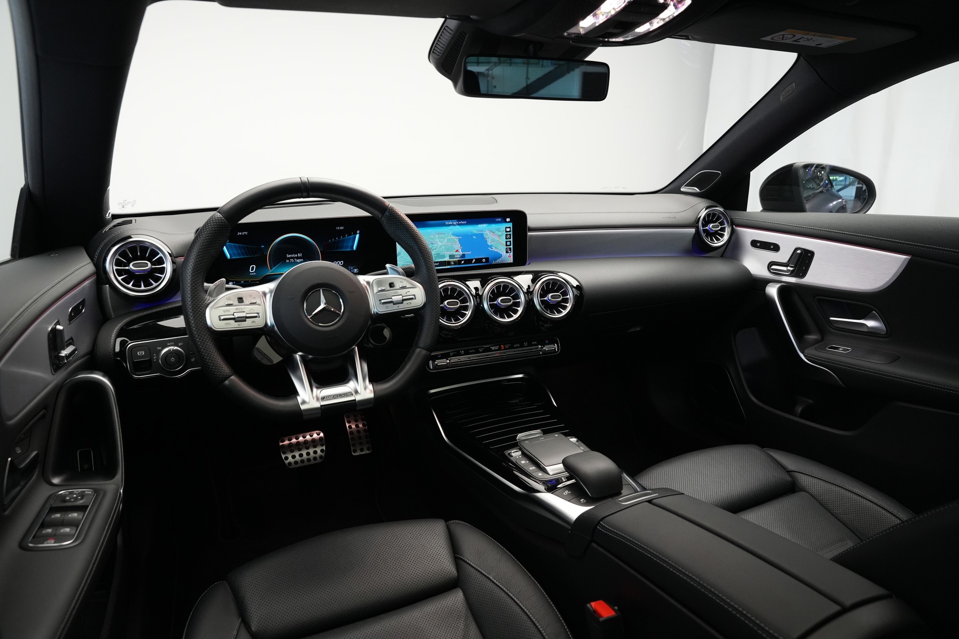MERCEDES-BENZ CLA 45 S AMG 4Matic+ 8G-DCT *CH-Fahrzeug* *Pano* *Designo Lackierung*-image-10