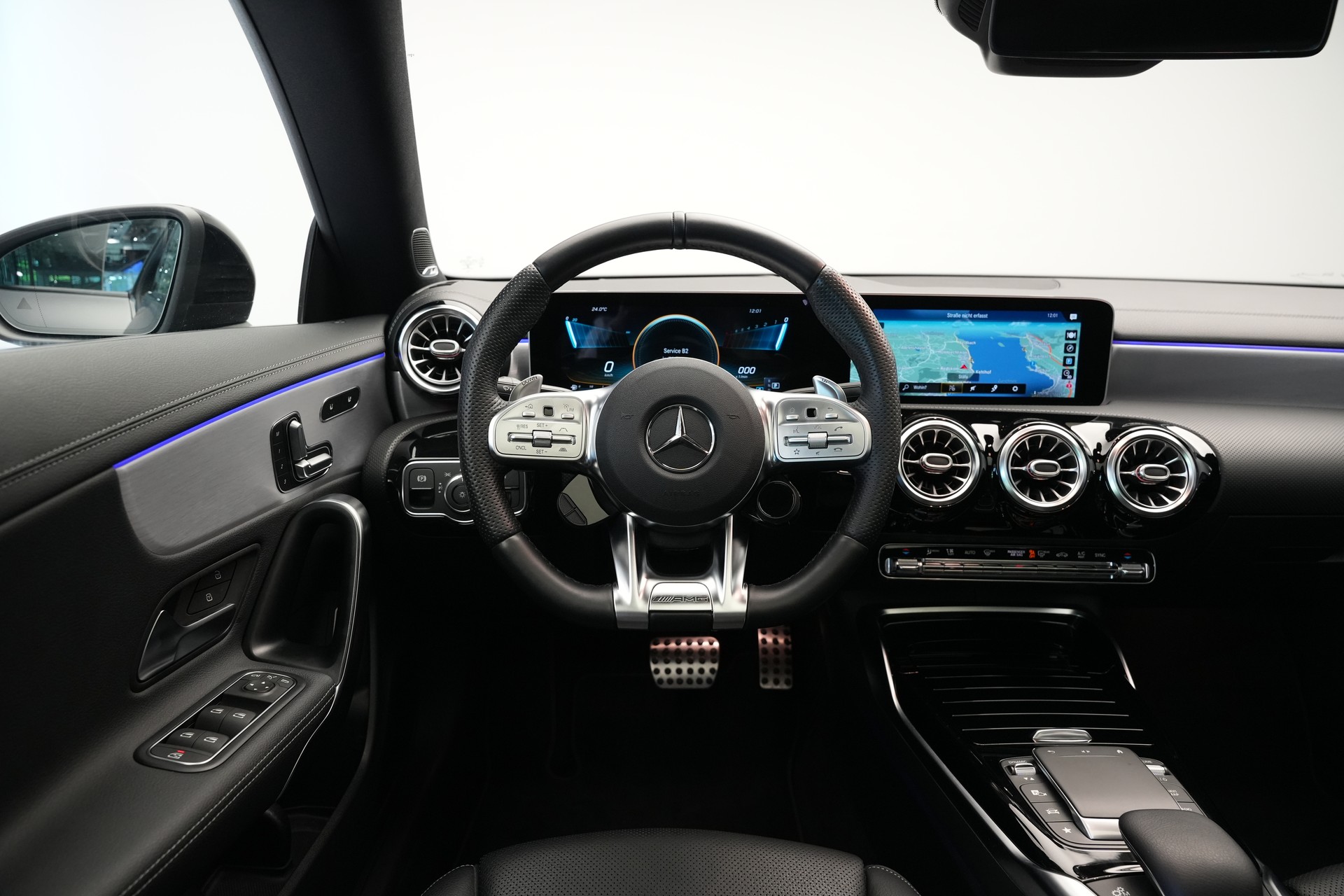 MERCEDES-BENZ CLA 45 S AMG 4Matic+ 8G-DCT *CH-Fahrzeug* *Pano* *Designo Lackierung*-image-11